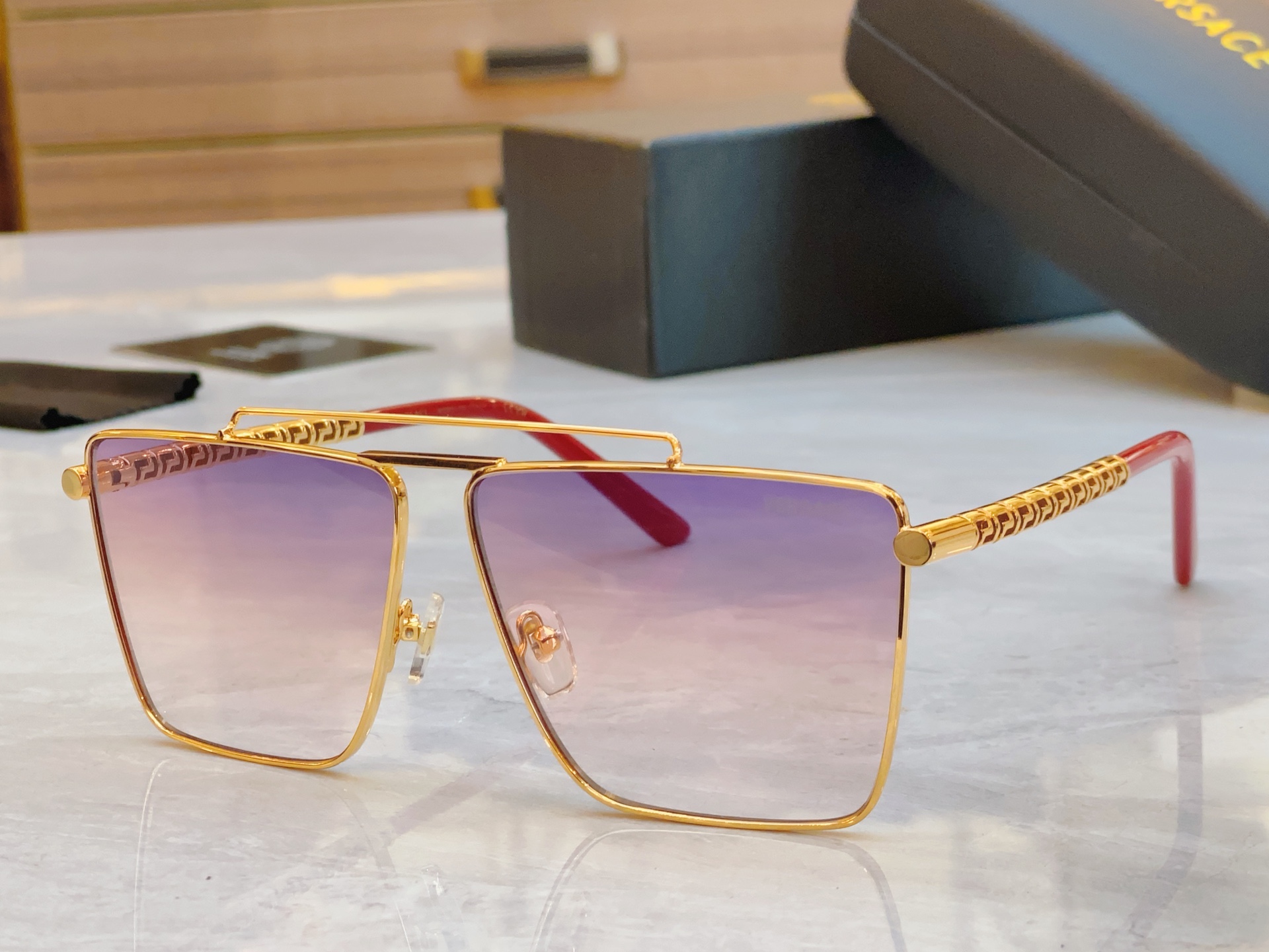 ，【VERSAC*】范思*哲新款太阳镜，MODEL：VE 6764，SIZE：61口11-145