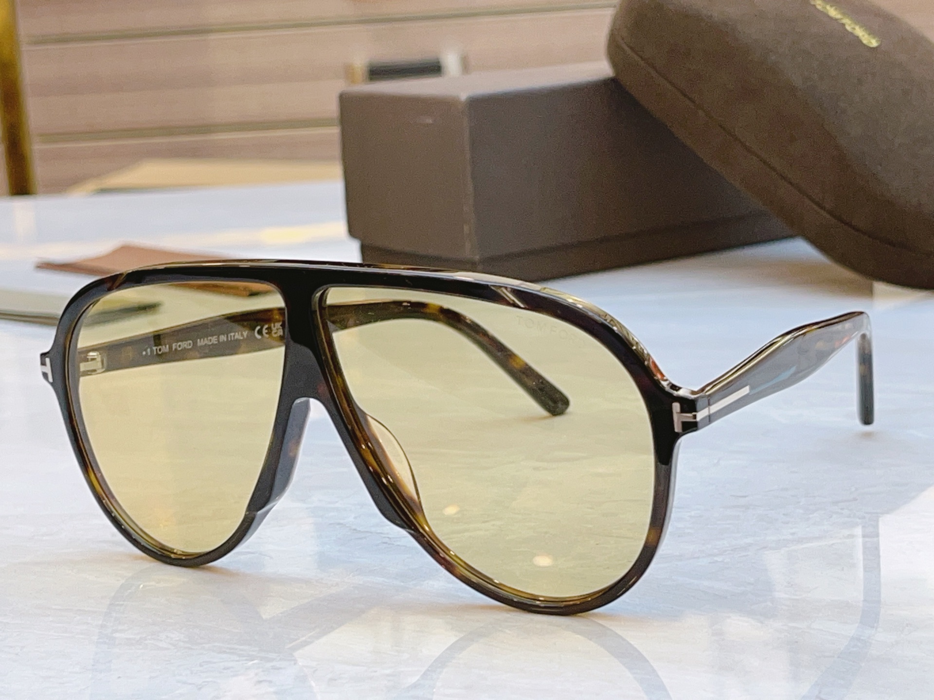 ，【TOM FOR*】汤姆*福特新款太阳镜🕶️，MODEL：FT1211，SIZE：65口5-140