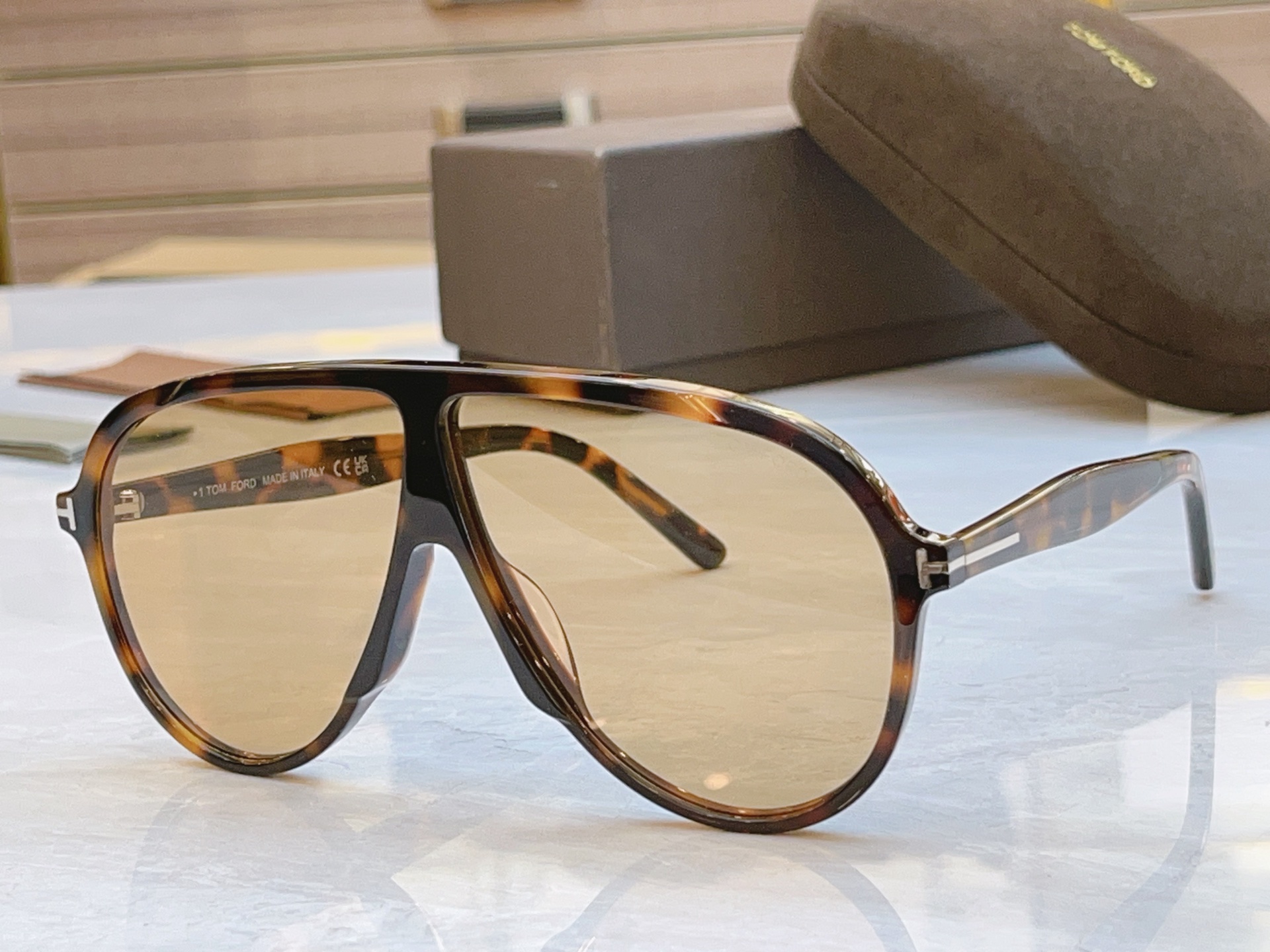 ，【TOM FOR*】汤姆*福特新款太阳镜🕶️，MODEL：FT1211，SIZE：65口5-140