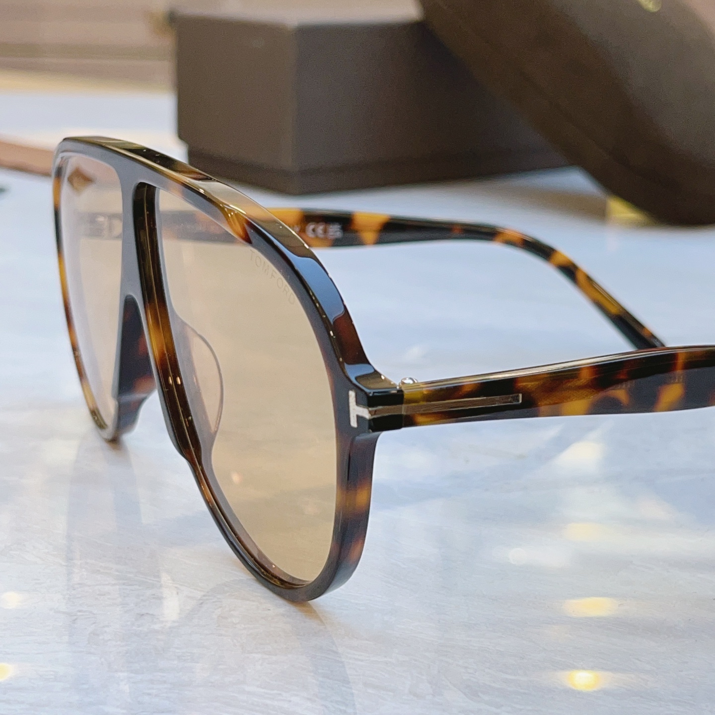，【TOM FOR*】汤姆*福特新款太阳镜🕶️，MODEL：FT1211，SIZE：65口5-140