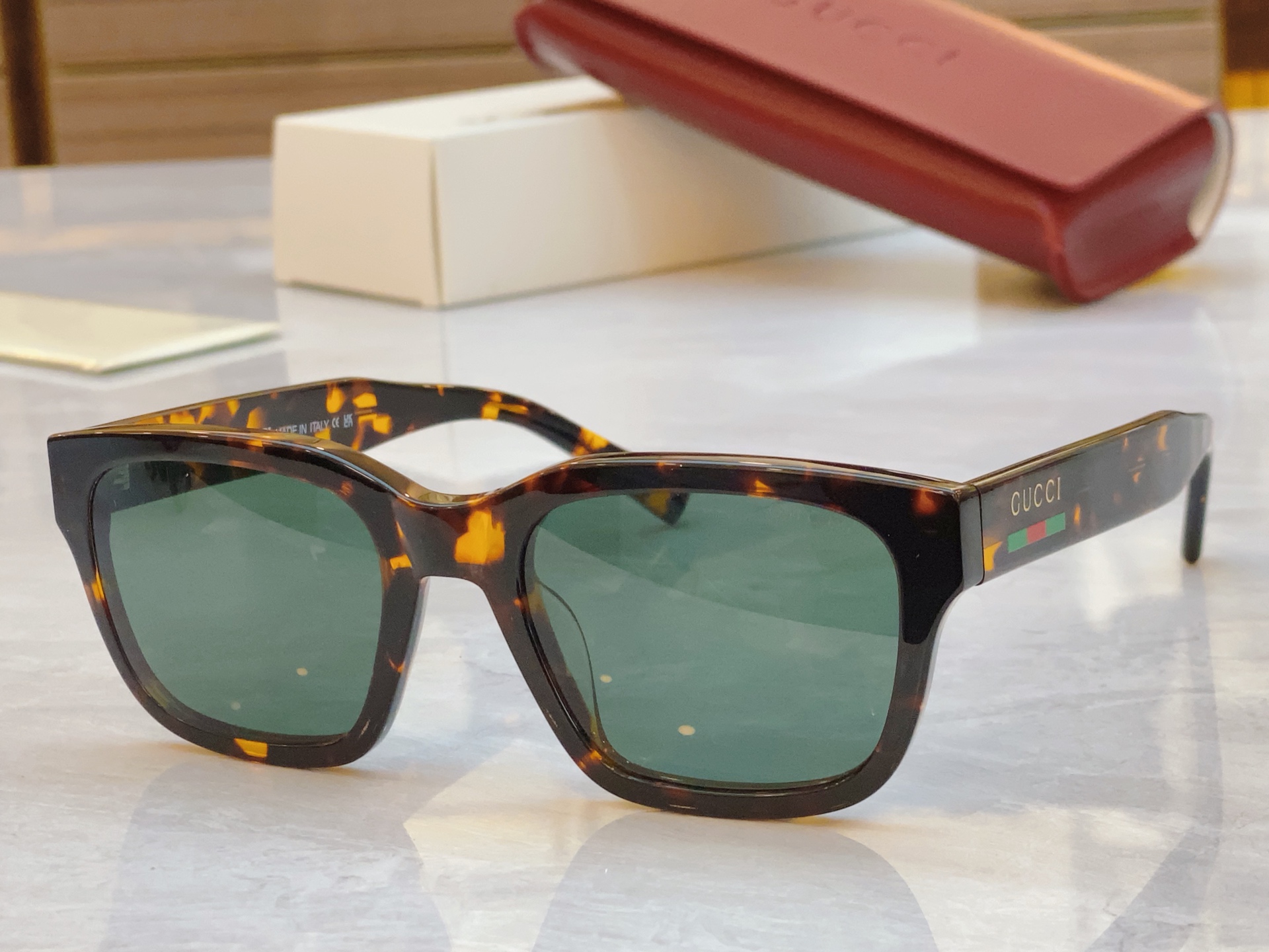 ，【GUCC*】古*驰新款太阳镜，MODEL：GG1857SK，SIZE：51口20-140