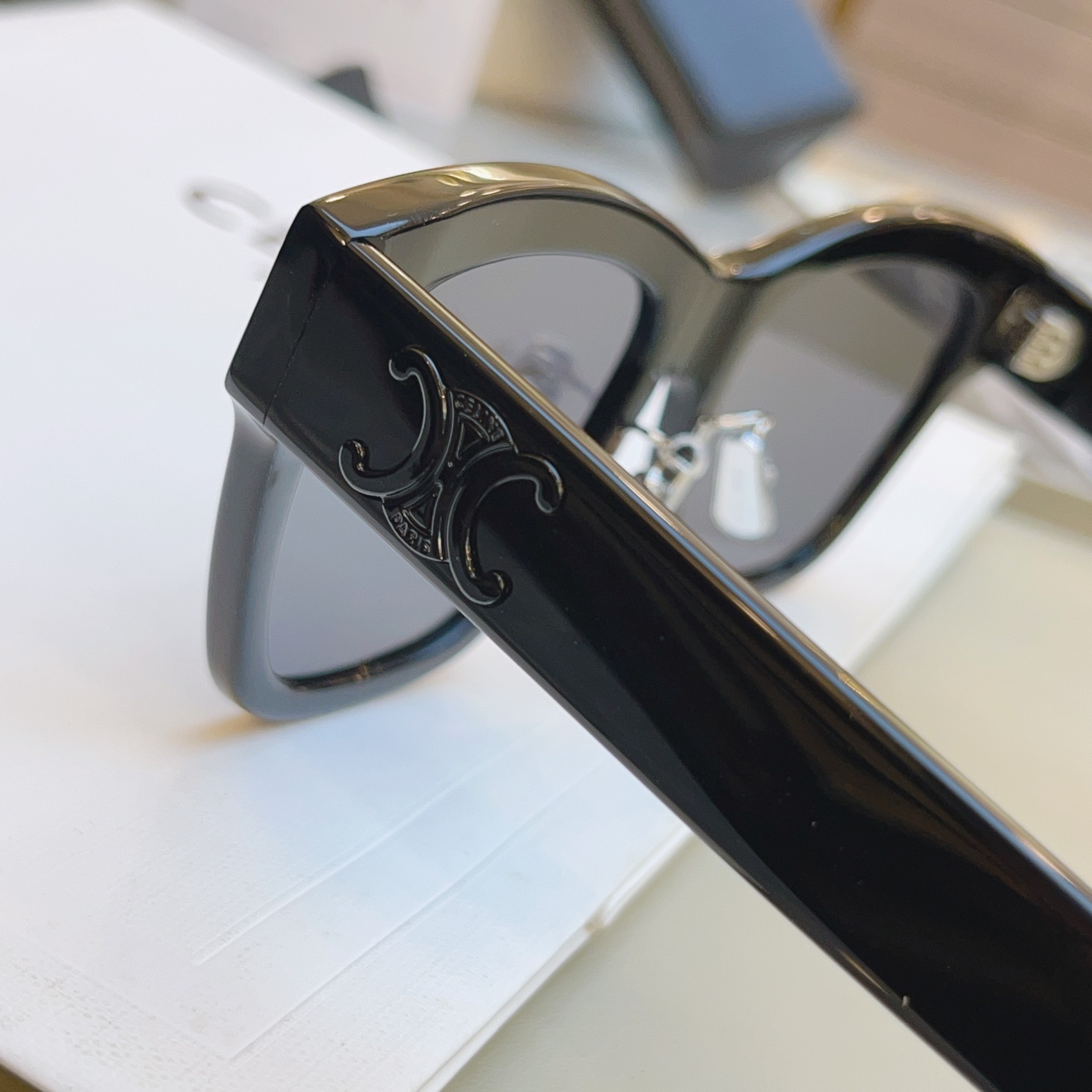 ，【CELIN*】赛*琳新款太阳镜， MODELCL40253F ，带鼻托款✨，SIZE 55口18-1