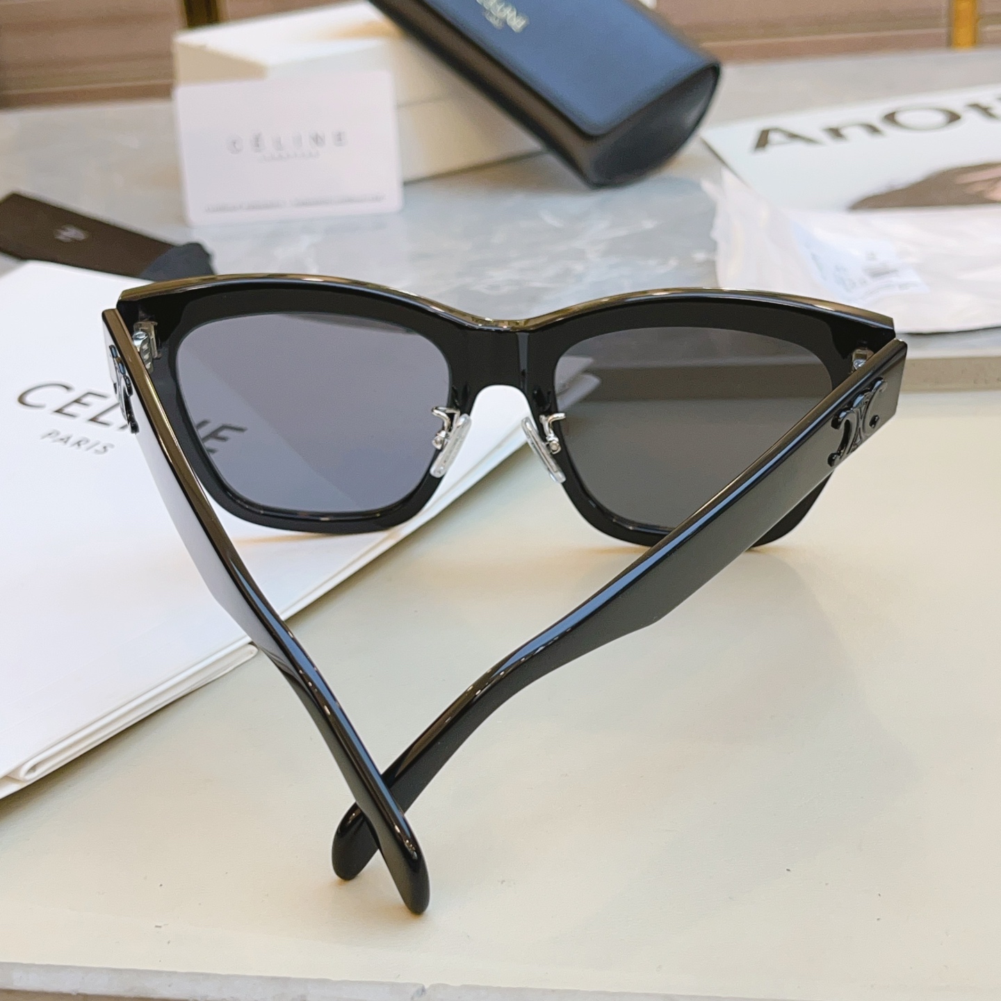 ，【CELIN*】赛*琳新款太阳镜， MODELCL40253F ，带鼻托款✨，SIZE 55口18-1