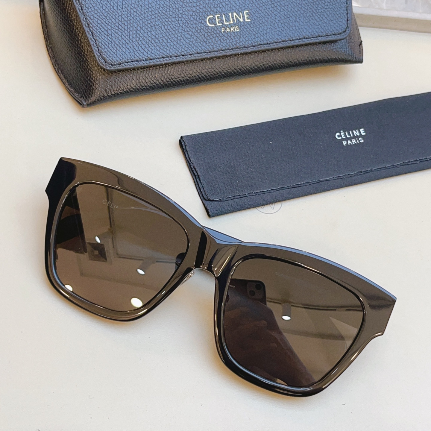 ，【CELIN*】赛*琳新款太阳镜， MODELCL40253F ，带鼻托款✨，SIZE 55口18-1