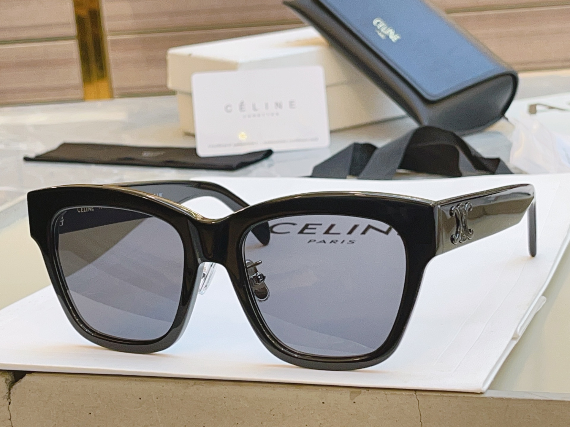 ，【CELIN*】赛*琳新款太阳镜， MODELCL40253F ，带鼻托款✨，SIZE 55口18-1