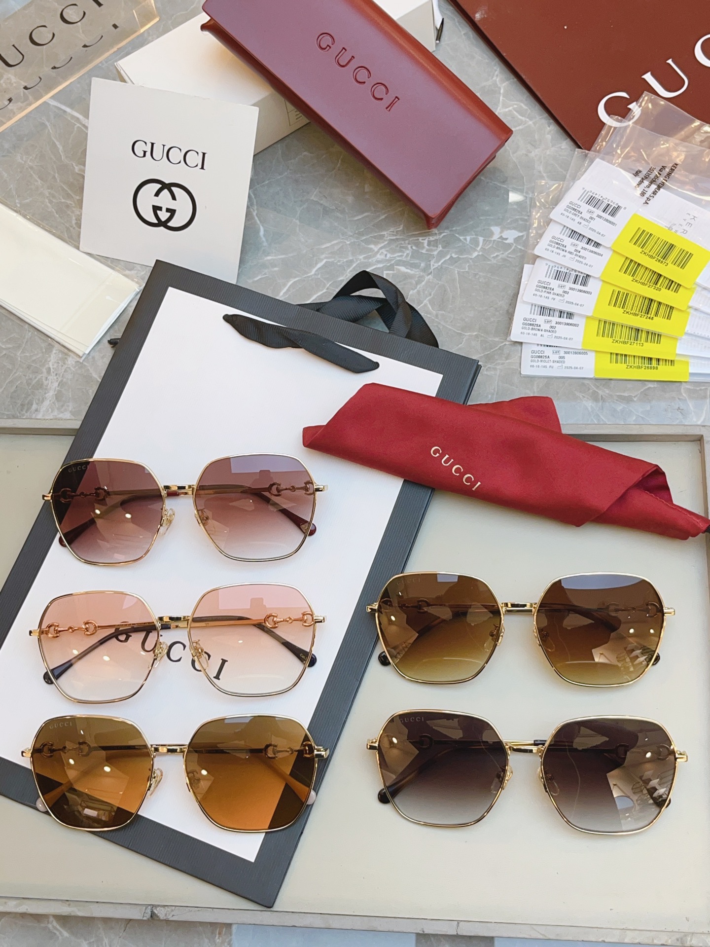 马衔扣倪妮 鹿晗同款 高品质一比一，条码袋子包装【GUCC*】古*驰 GG0882SA 墨镜女方框195