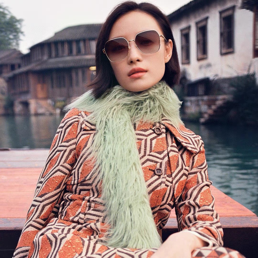 马衔扣倪妮 鹿晗同款 高品质一比一，条码袋子包装【GUCC*】古*驰 GG0882SA 墨镜女方框195