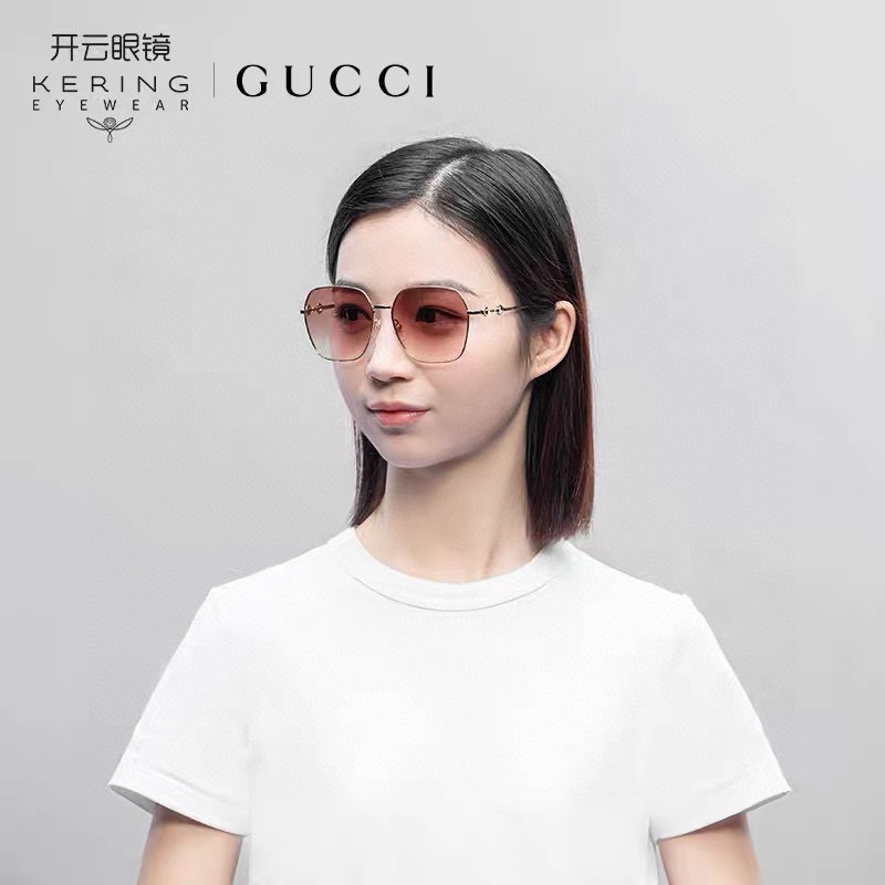 马衔扣倪妮 鹿晗同款 高品质一比一，条码袋子包装【GUCC*】古*驰 GG0882SA 墨镜女方框195