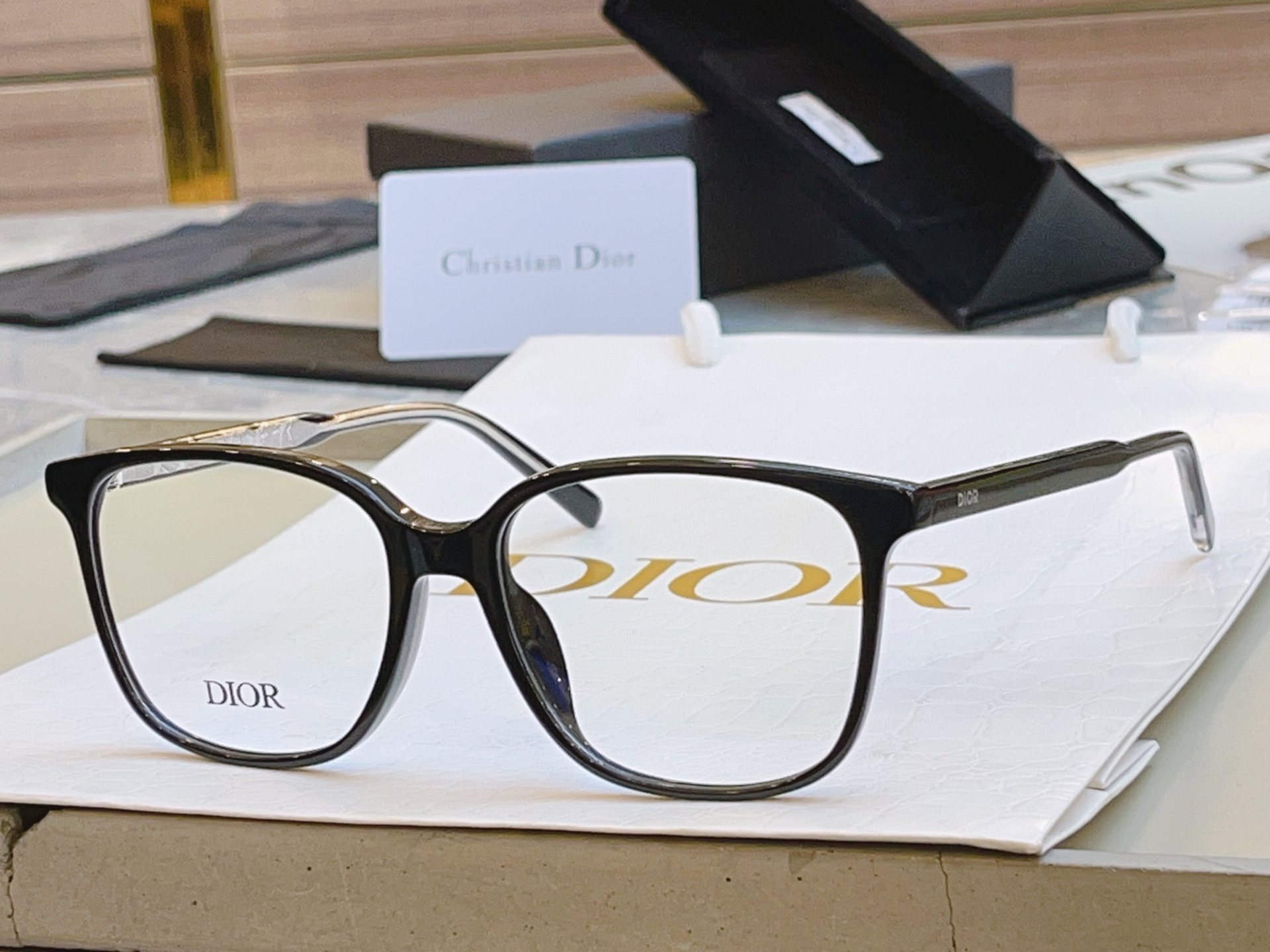 ，【Dio*】迪*奥新款光学架，
Mod：InDior O S2I，Size：55口16-145