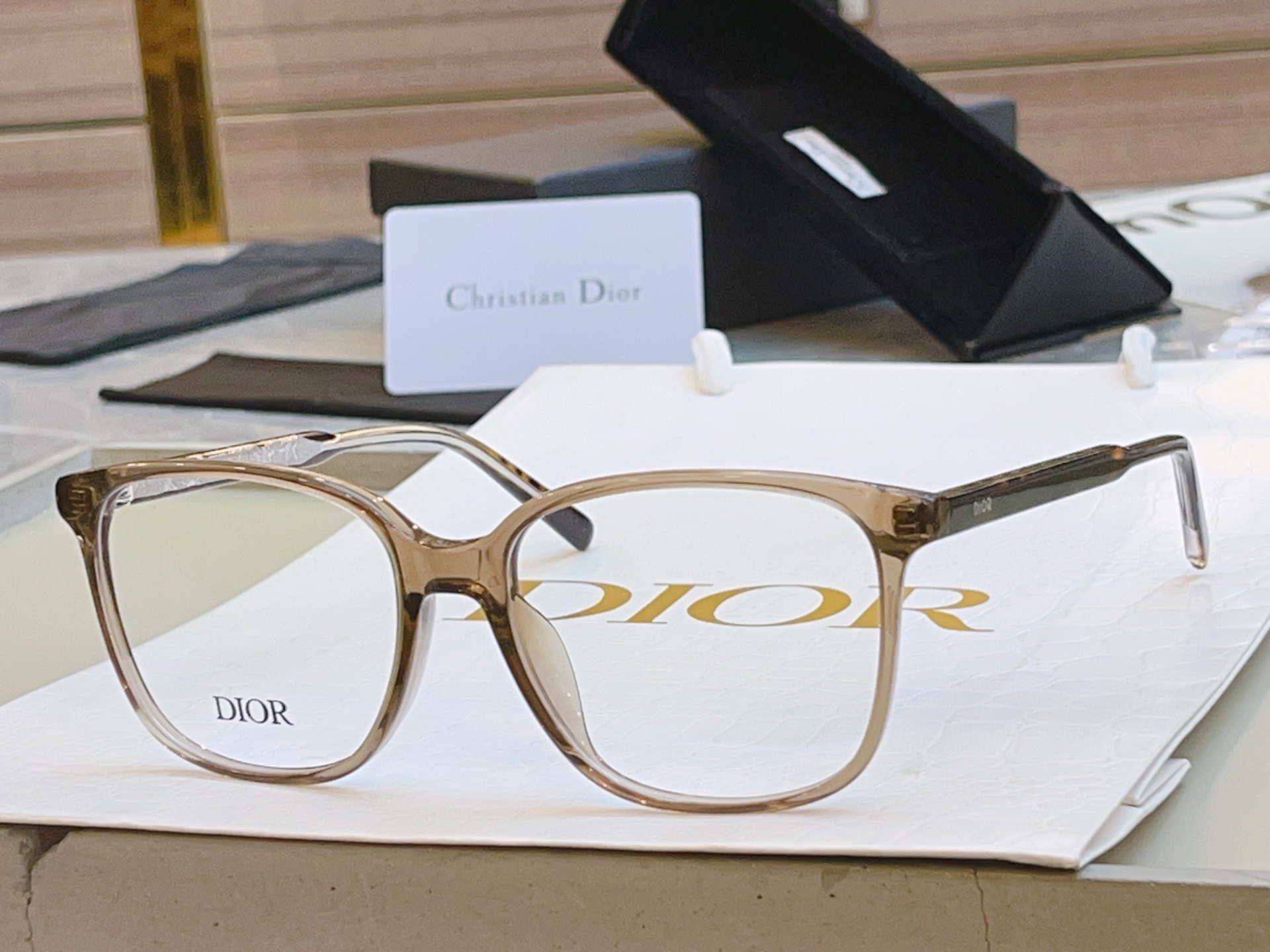 ，【Dio*】迪*奥新款光学架，
Mod：InDior O S2I，Size：55口16-145