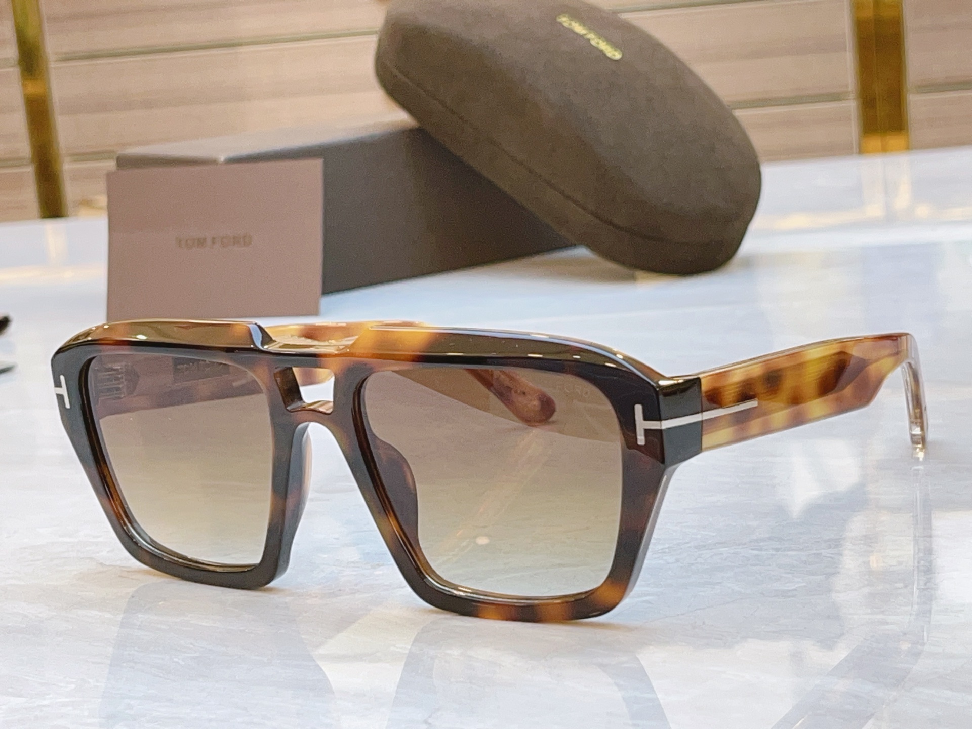 ，【TOM FOR*】汤姆*福特新款太阳镜🕶️，MODEL：FT1202，SIZE：56口19-140