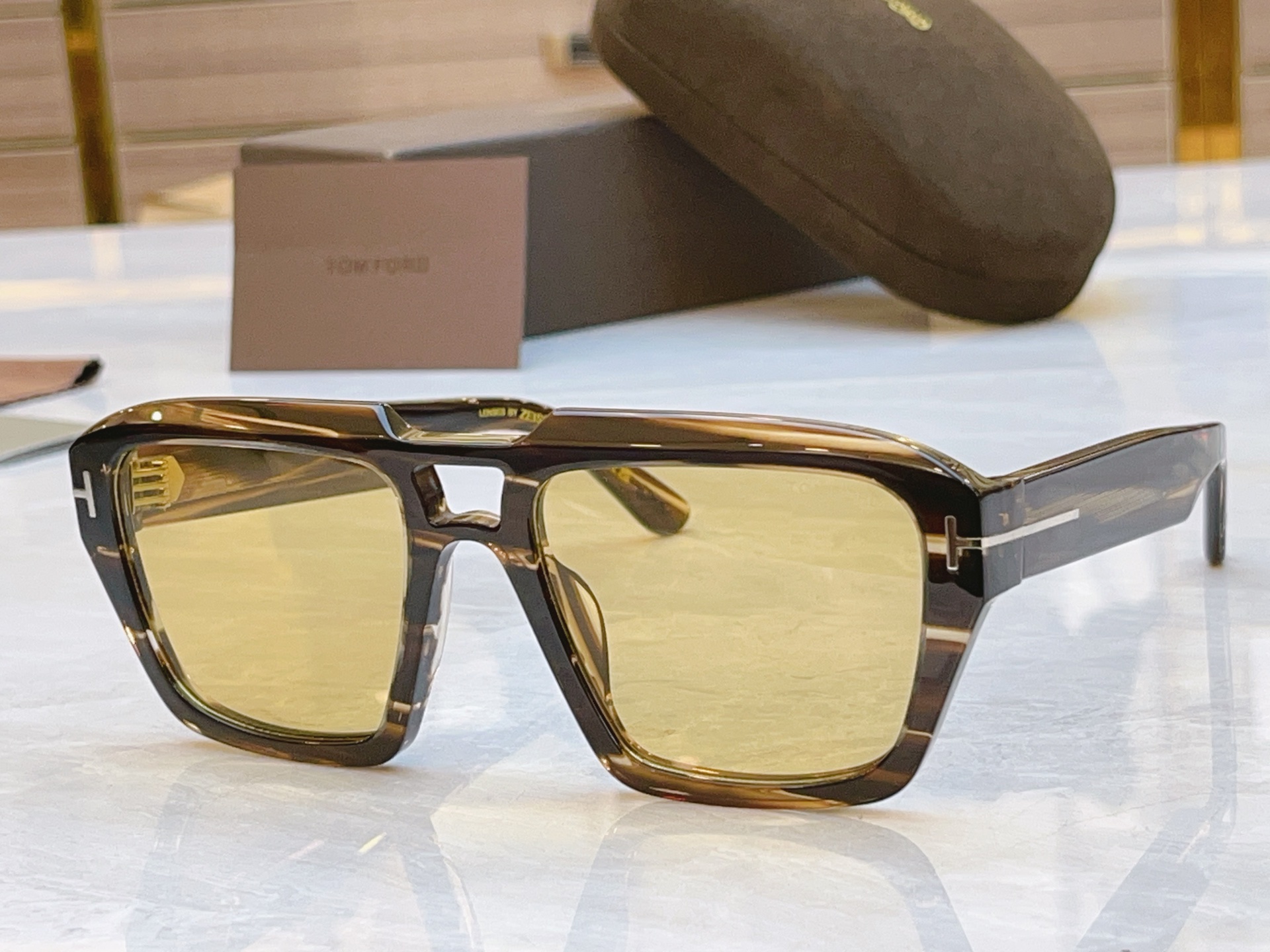 ，【TOM FOR*】汤姆*福特新款太阳镜🕶️，MODEL：FT1202，SIZE：56口19-140