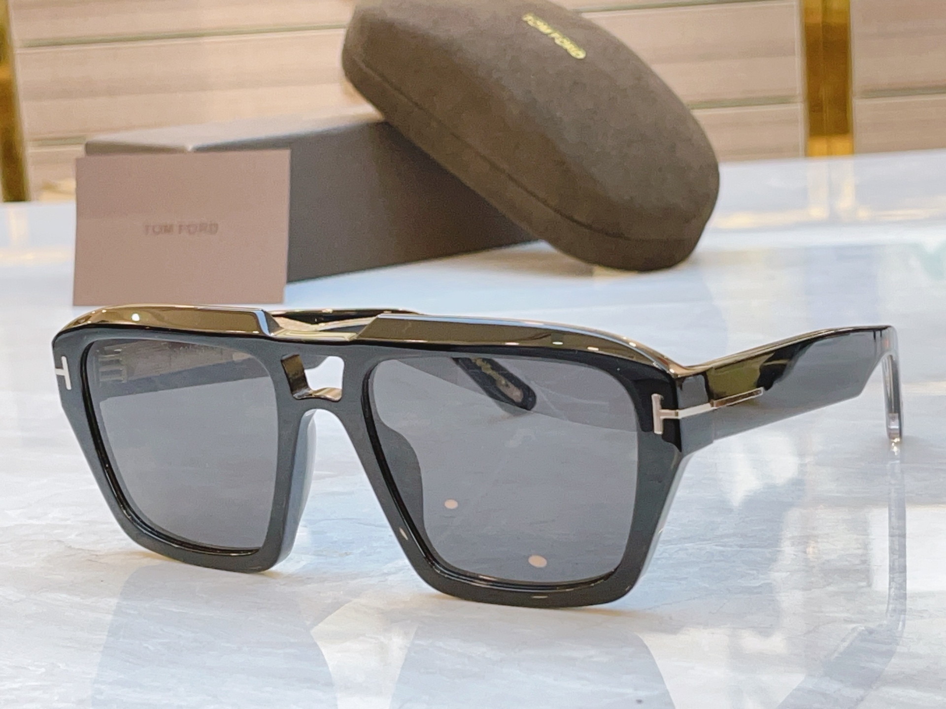 ，【TOM FOR*】汤姆*福特新款太阳镜🕶️，MODEL：FT1202，SIZE：56口19-140