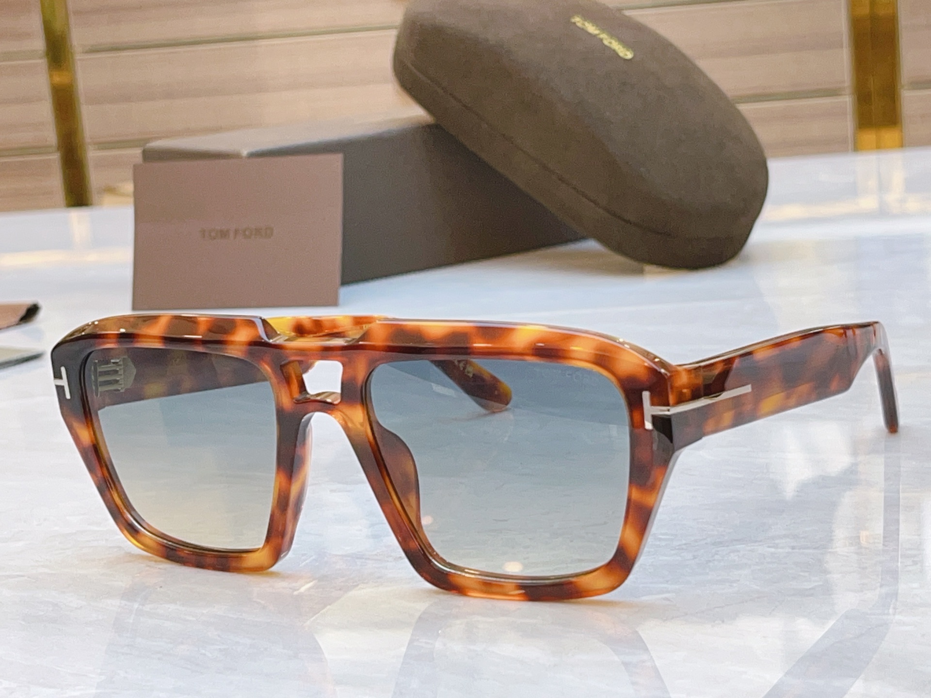 ，【TOM FOR*】汤姆*福特新款太阳镜🕶️，MODEL：FT1202，SIZE：56口19-140