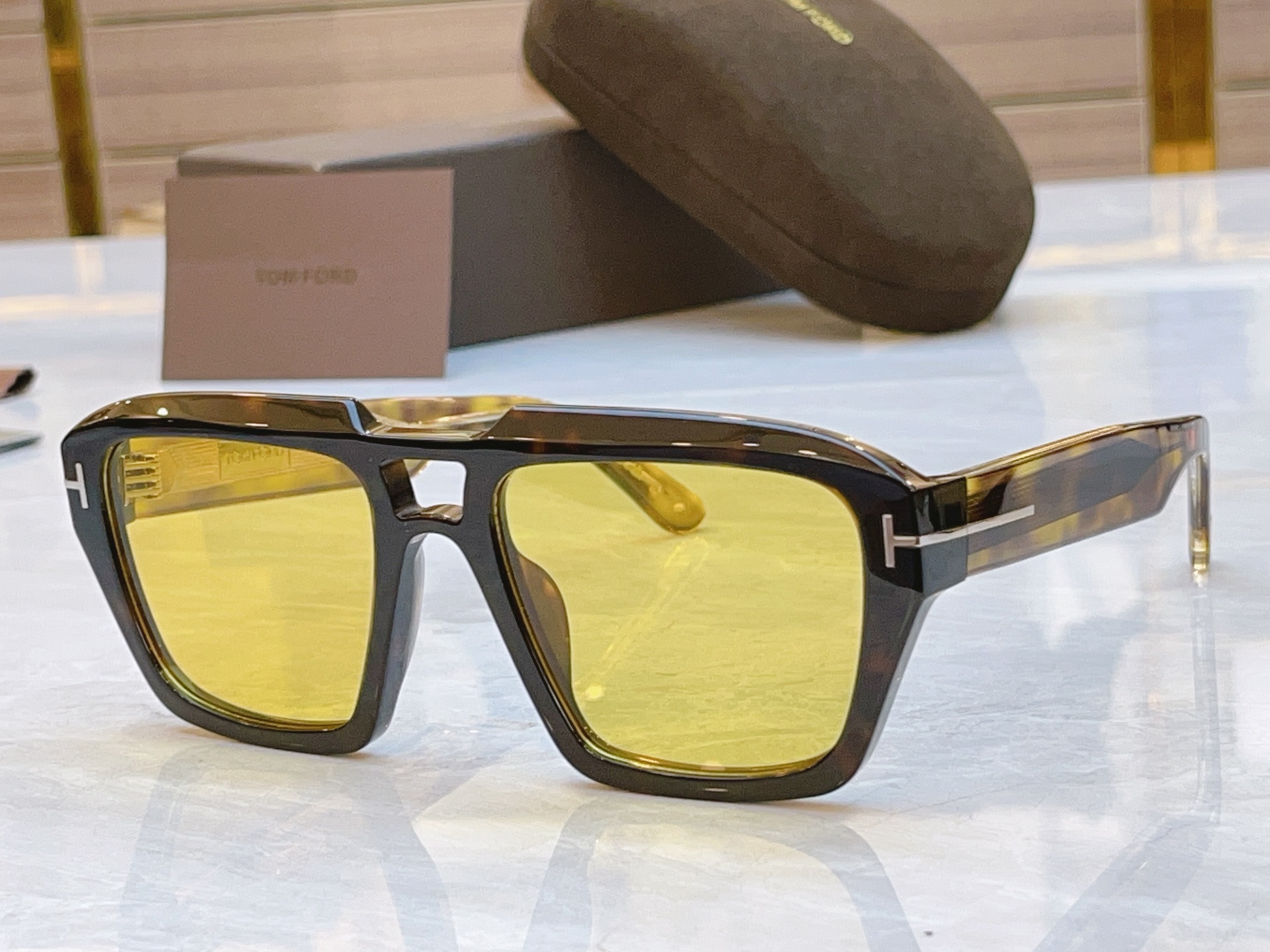 ，【TOM FOR*】汤姆*福特新款太阳镜🕶️，MODEL：FT1202，SIZE：56口19-140