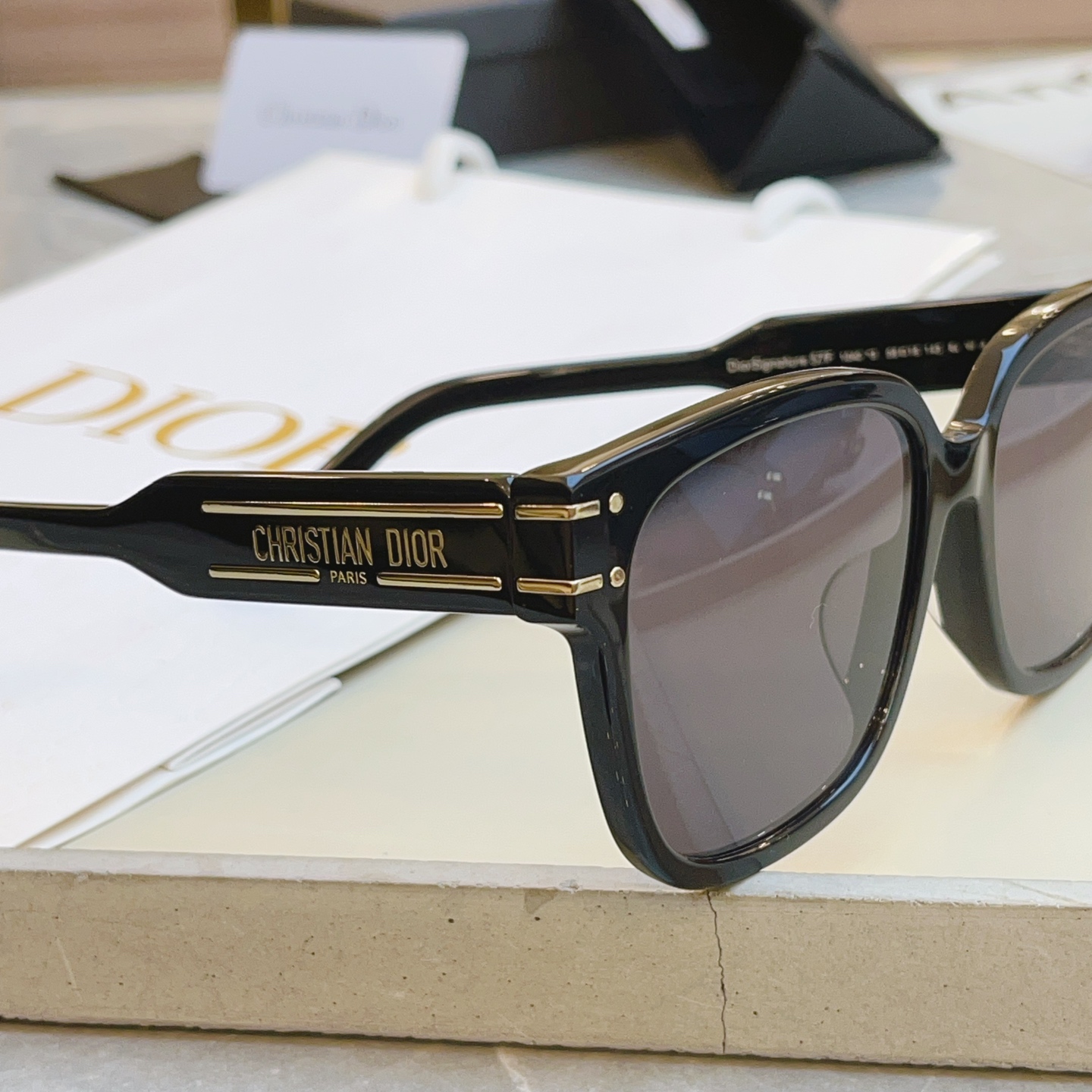 ，【DIO*】迪*奥新款太阳镜🕶️，高版本✨MODEL：Dior Signature S7F，SIZE：