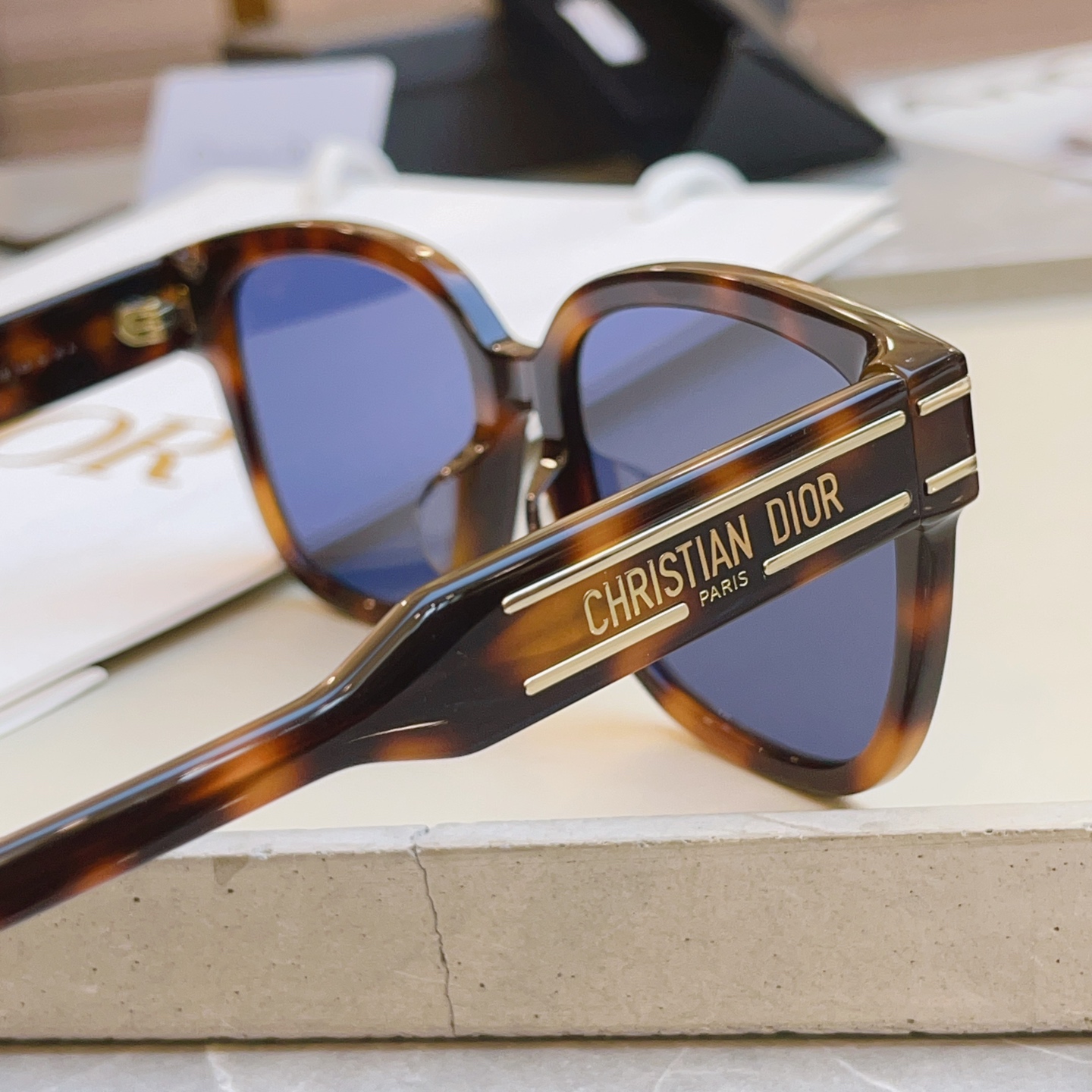 ，【DIO*】迪*奥新款太阳镜🕶️，高版本✨MODEL：Dior Signature S7F，SIZE：