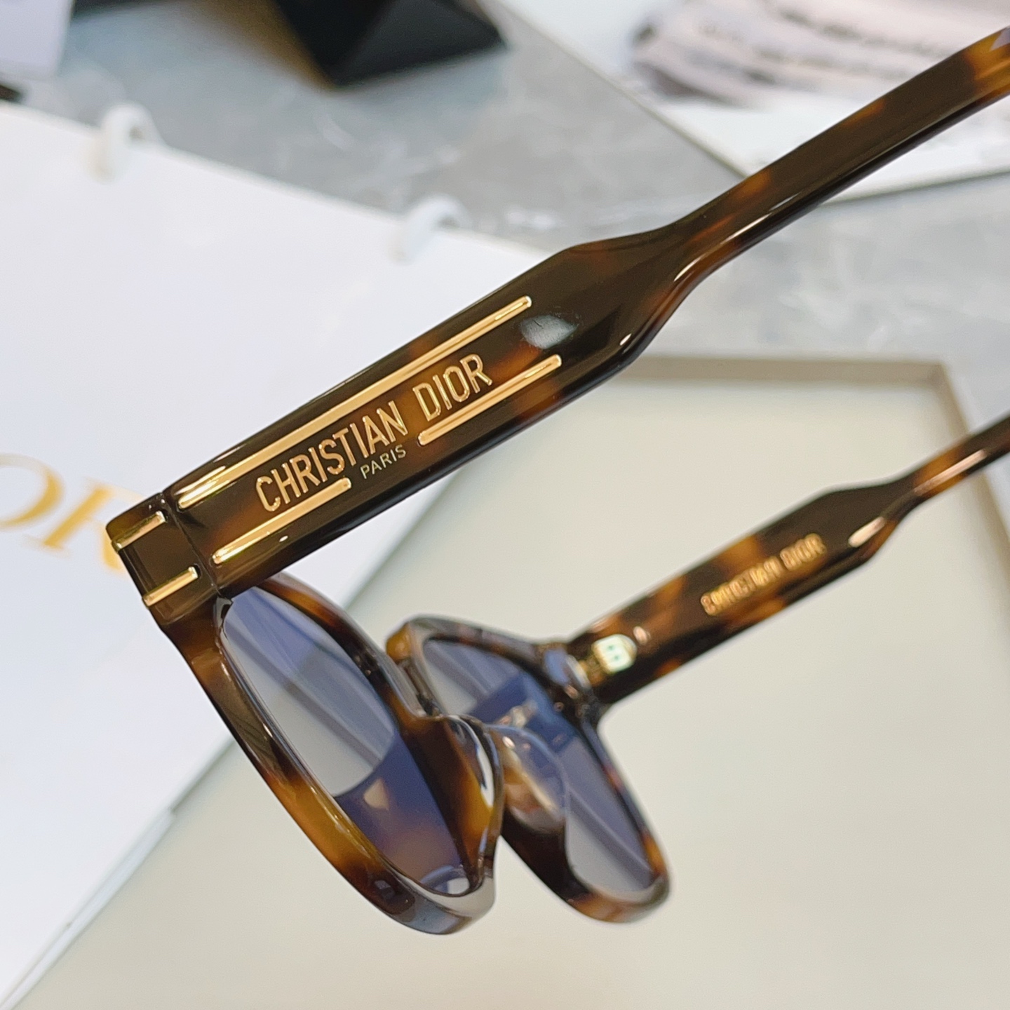 ，【DIO*】迪*奥新款太阳镜🕶️，高版本✨MODEL：Dior Signature S7F，SIZE：