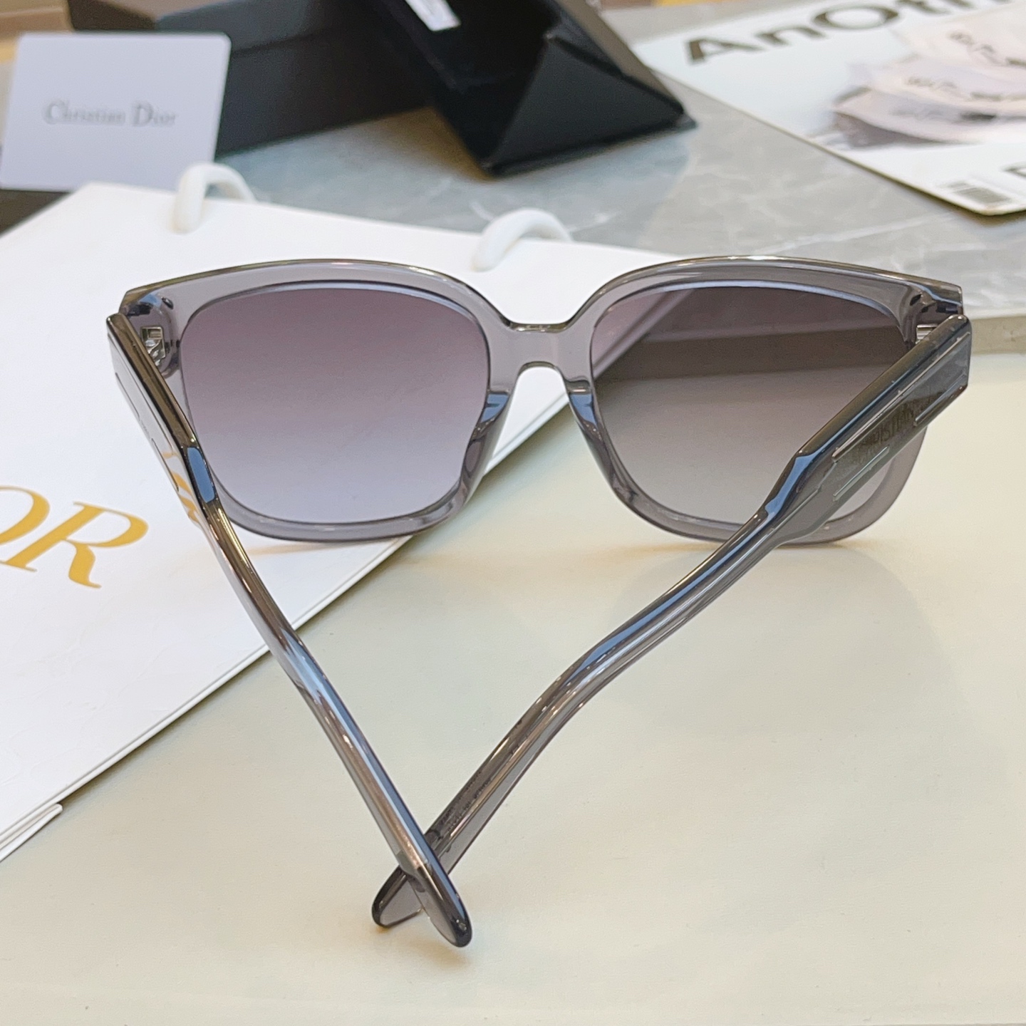 ，【DIO*】迪*奥新款太阳镜🕶️，高版本✨MODEL：Dior Signature S7F，SIZE：