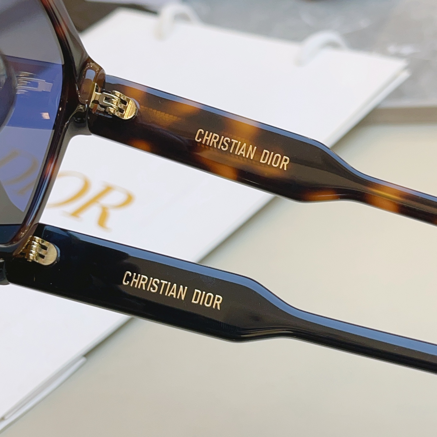 ，【DIO*】迪*奥新款太阳镜🕶️，高版本✨MODEL：Dior Signature S7F，SIZE：