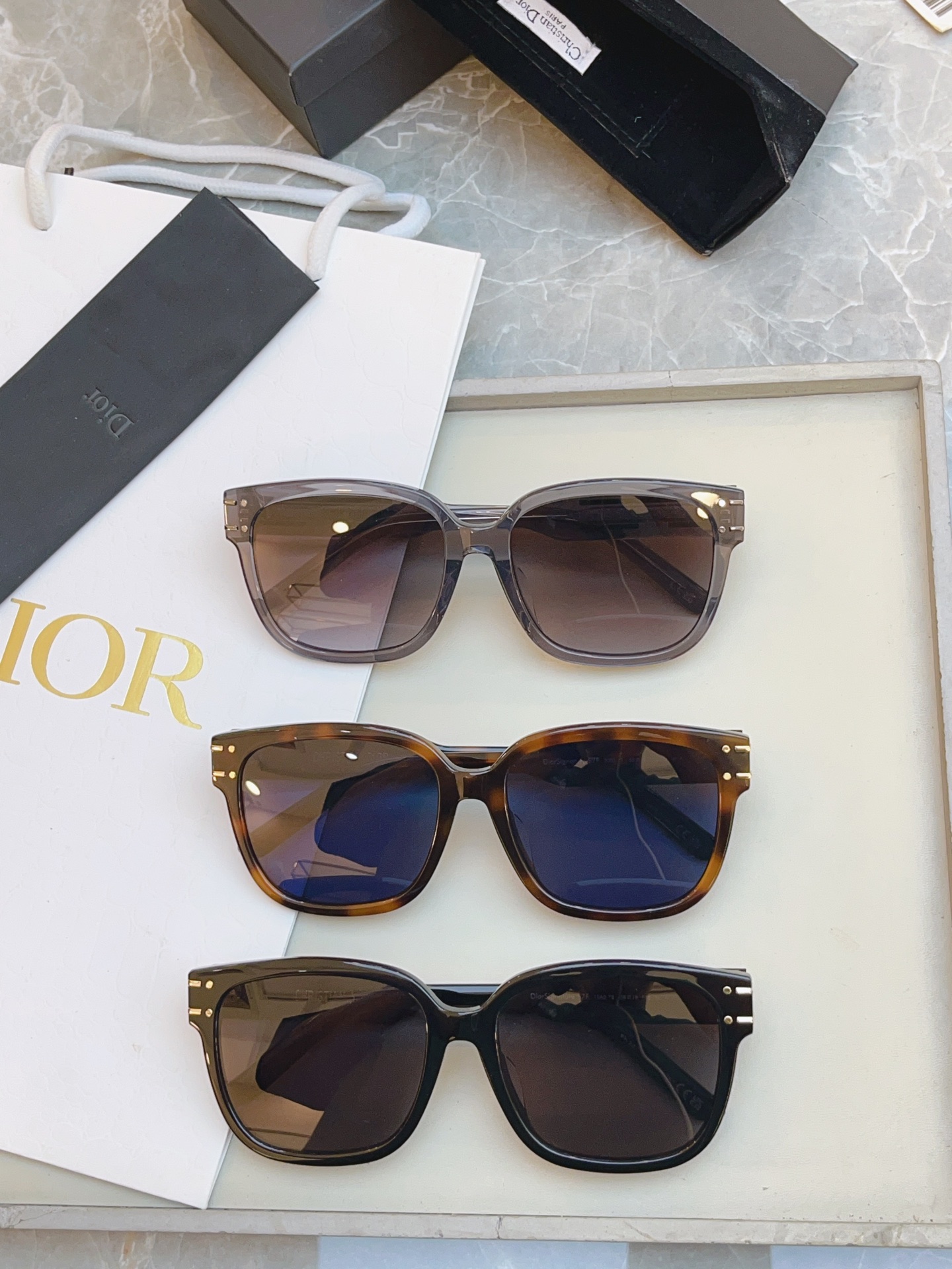 ，【DIO*】迪*奥新款太阳镜🕶️，高版本✨MODEL：Dior Signature S7F，SIZE：