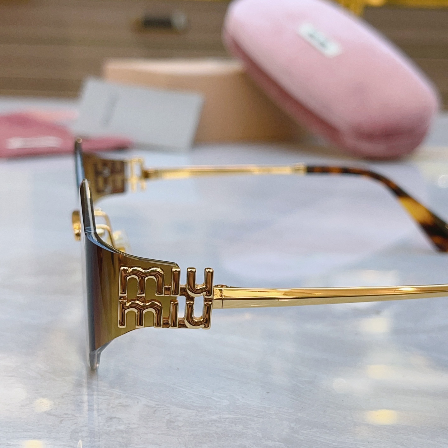 ，【MIU MI*】缪缪新款太阳镜，MODELMU 140AV，SIZE：61口17-128