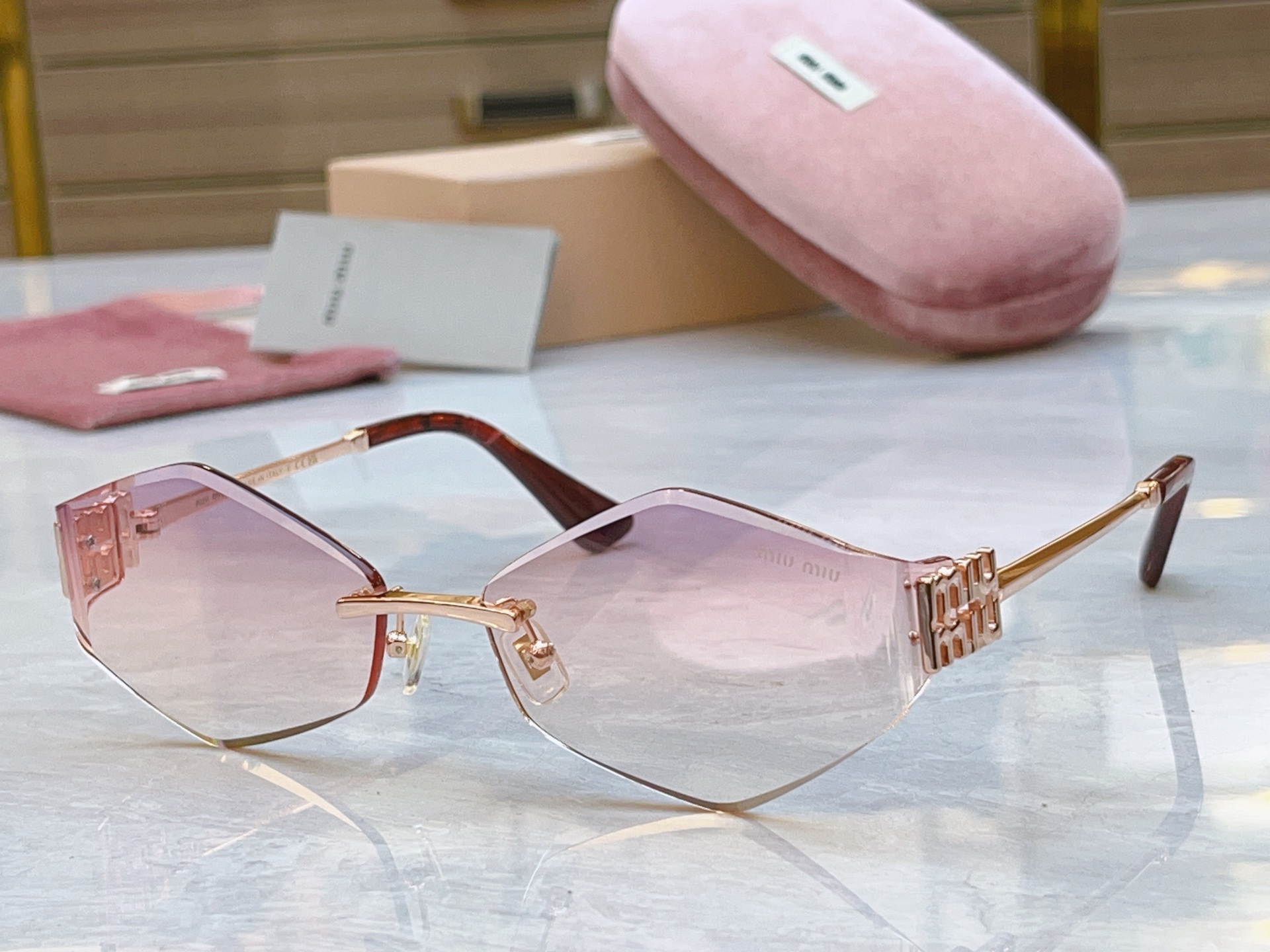 ，【MIU MI*】缪缪新款太阳镜，MODELMU 140AV，SIZE：61口17-128