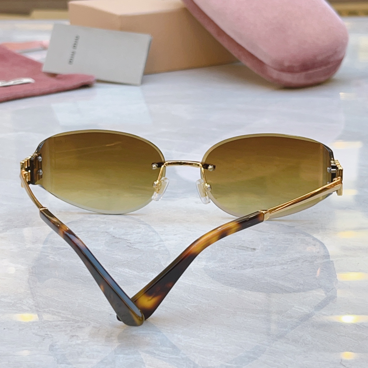 ，【MIU MI*】缪缪新款太阳镜，MODELMU 8065，SIZE：61口17-128