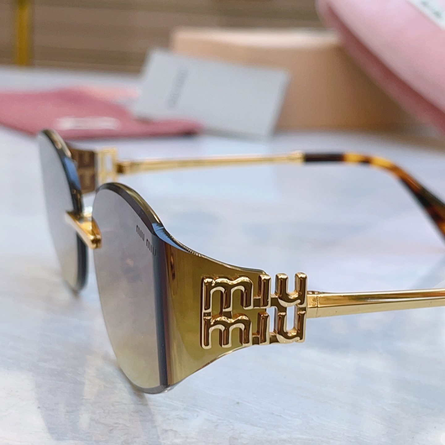 ，【MIU MI*】缪缪新款太阳镜，MODELMU 8065，SIZE：61口17-128