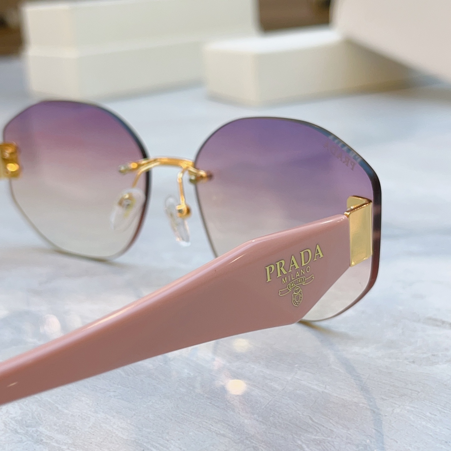 ，【PRAD*】普拉*达新款太阳镜，MODEL：PR 8GSL28255，SIZE：62口18-145