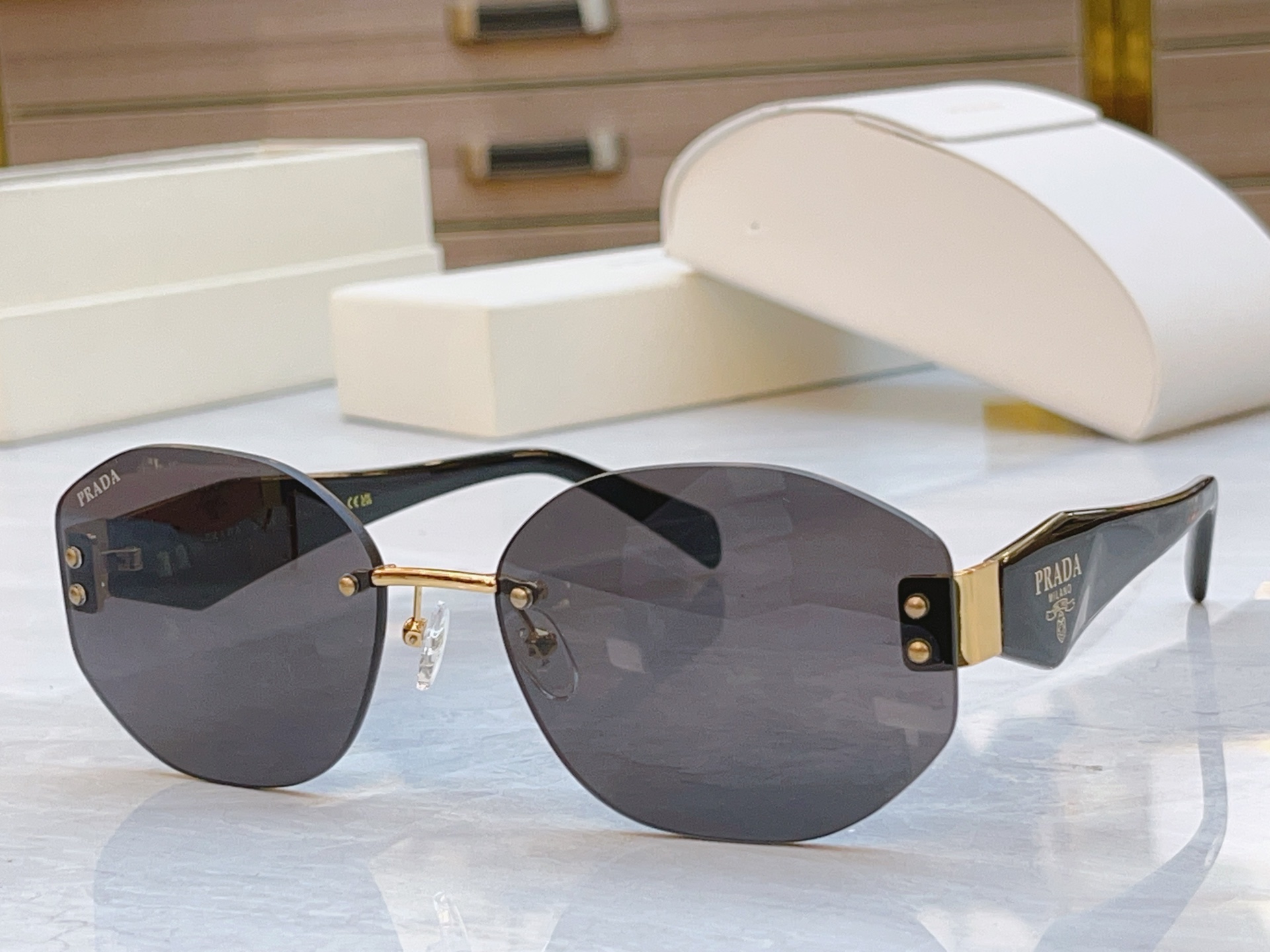 ，【PRAD*】普拉*达新款太阳镜，MODEL：PR 8GSL28255，SIZE：62口18-145