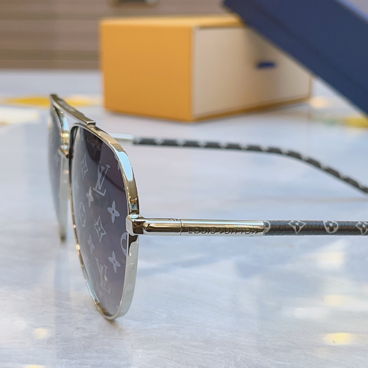 ，【LOUIS VUITTO*】路易*威登新款太阳镜，MODEL：Z1795U，SIZE：59口14-1