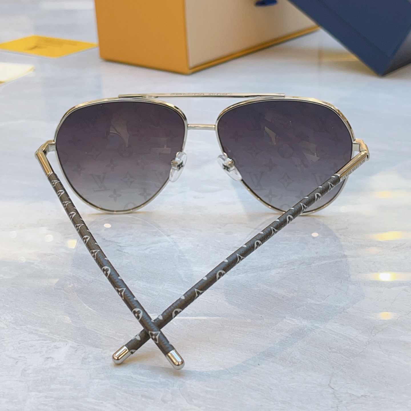 ，【LOUIS VUITTO*】路易*威登新款太阳镜，MODEL：Z1795U，SIZE：59口14-1