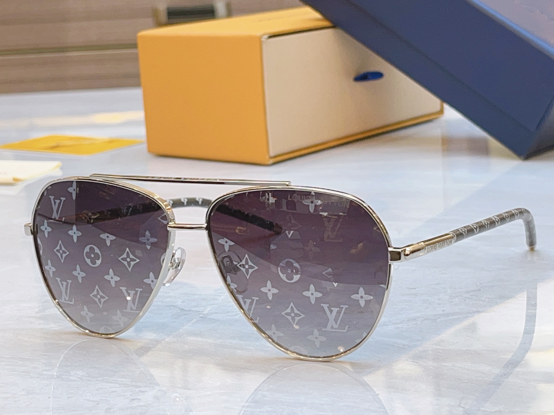 ，【LOUIS VUITTO*】路易*威登新款太阳镜，MODEL：Z1795U，SIZE：59口14-1