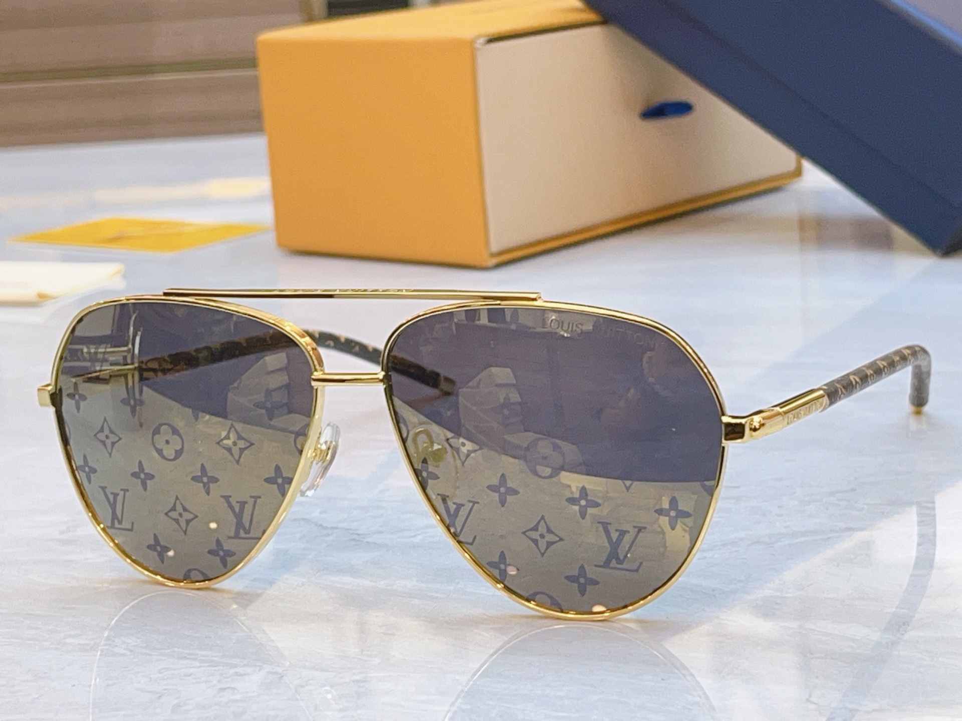 ，【LOUIS VUITTO*】路易*威登新款太阳镜，MODEL：Z1795U，SIZE：59口14-1