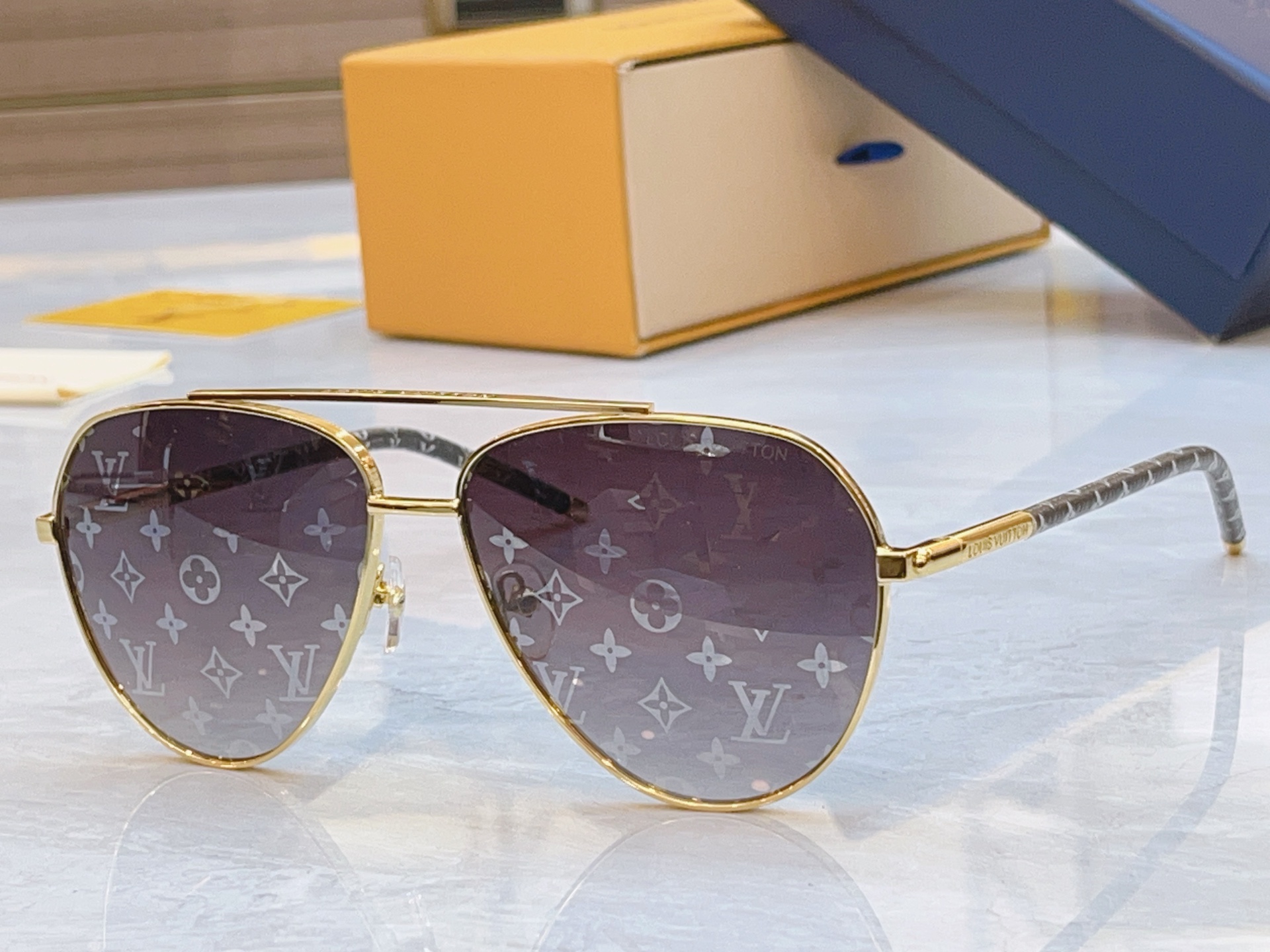 ，【LOUIS VUITTO*】路易*威登新款太阳镜，MODEL：Z1795U，SIZE：59口14-1