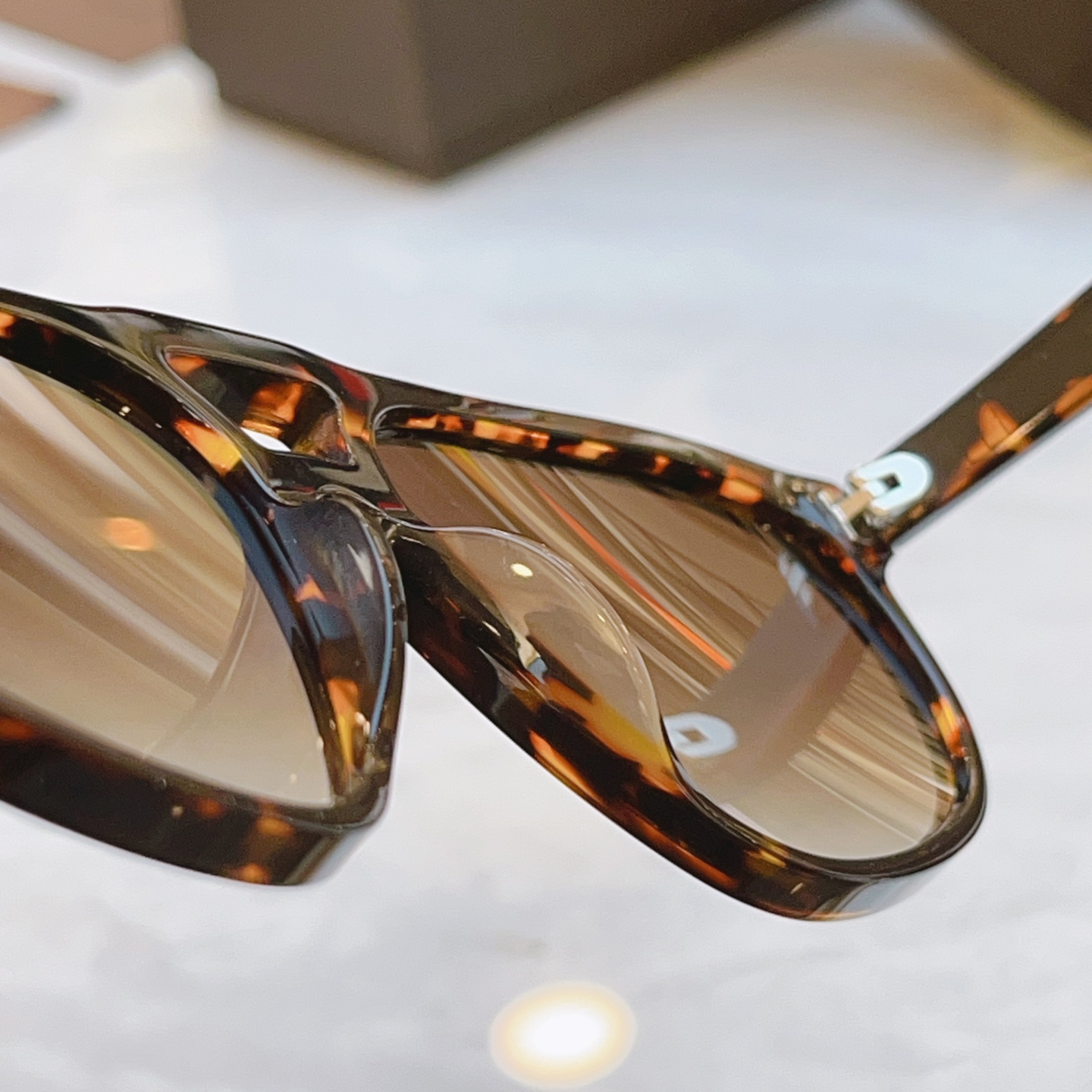 ，【TOM FOR*】汤姆*福特新款太阳镜🕶️，MODEL：FT1000，SIZE：58口15-140