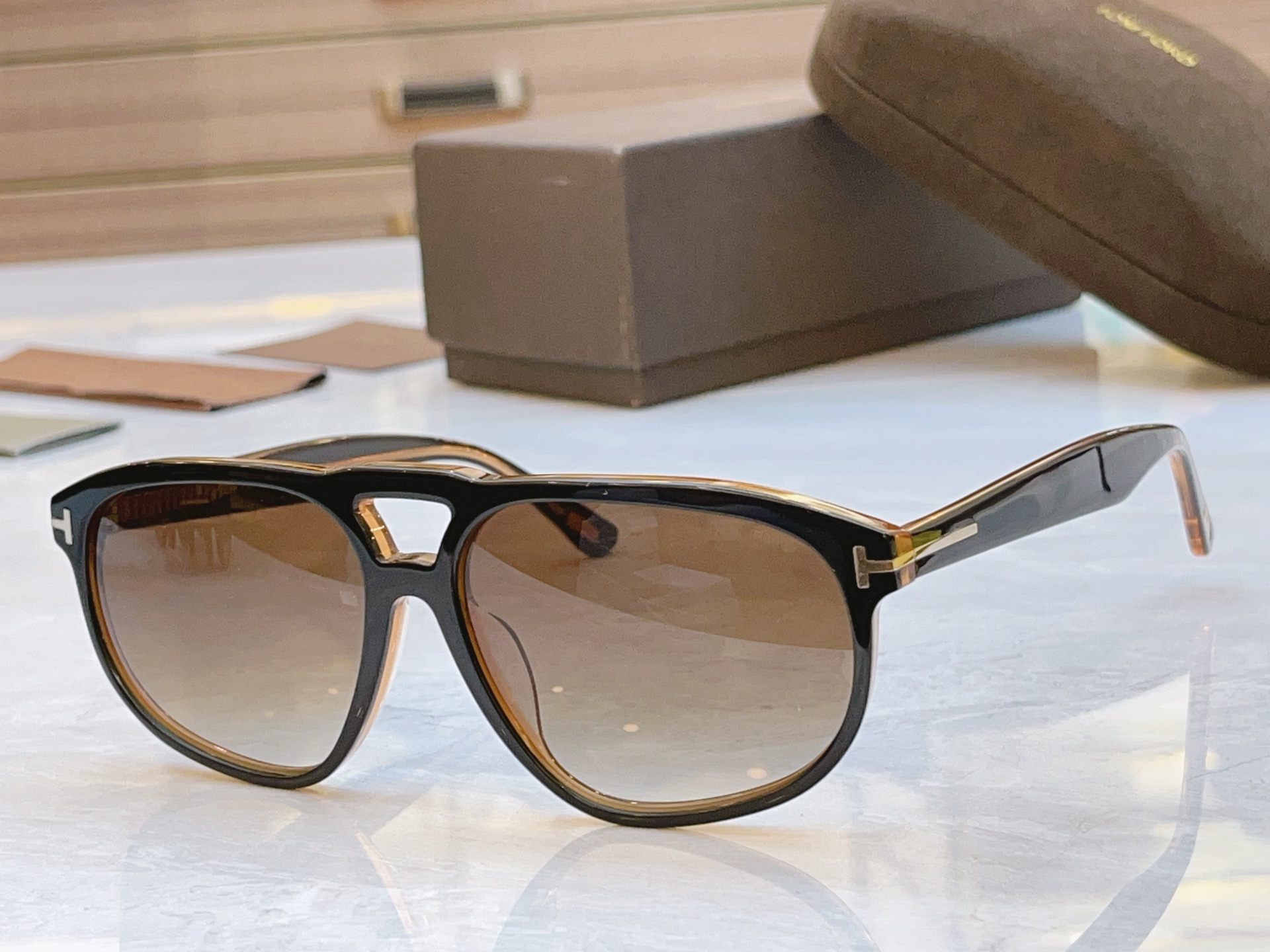，【TOM FOR*】汤姆*福特新款太阳镜🕶️，MODEL：FT1000，SIZE：58口15-140