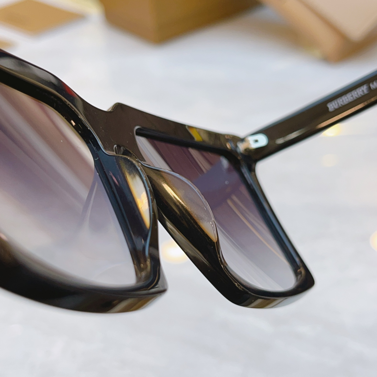 ，【BURBERR*】巴宝*莉新款太阳镜🕶️。MODEL：BE4429U，SIZE：59口17-145