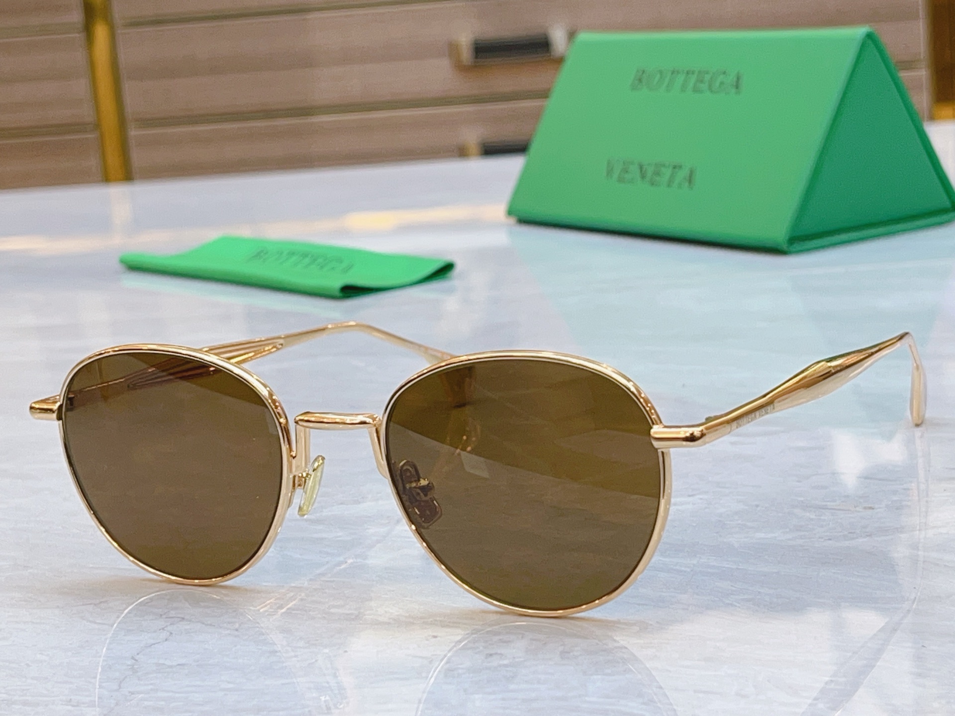 ，【BOTTEGA VENET*】宝缇*嘉新款太阳镜，MODEL：BV1396S，SIZE：53口21-