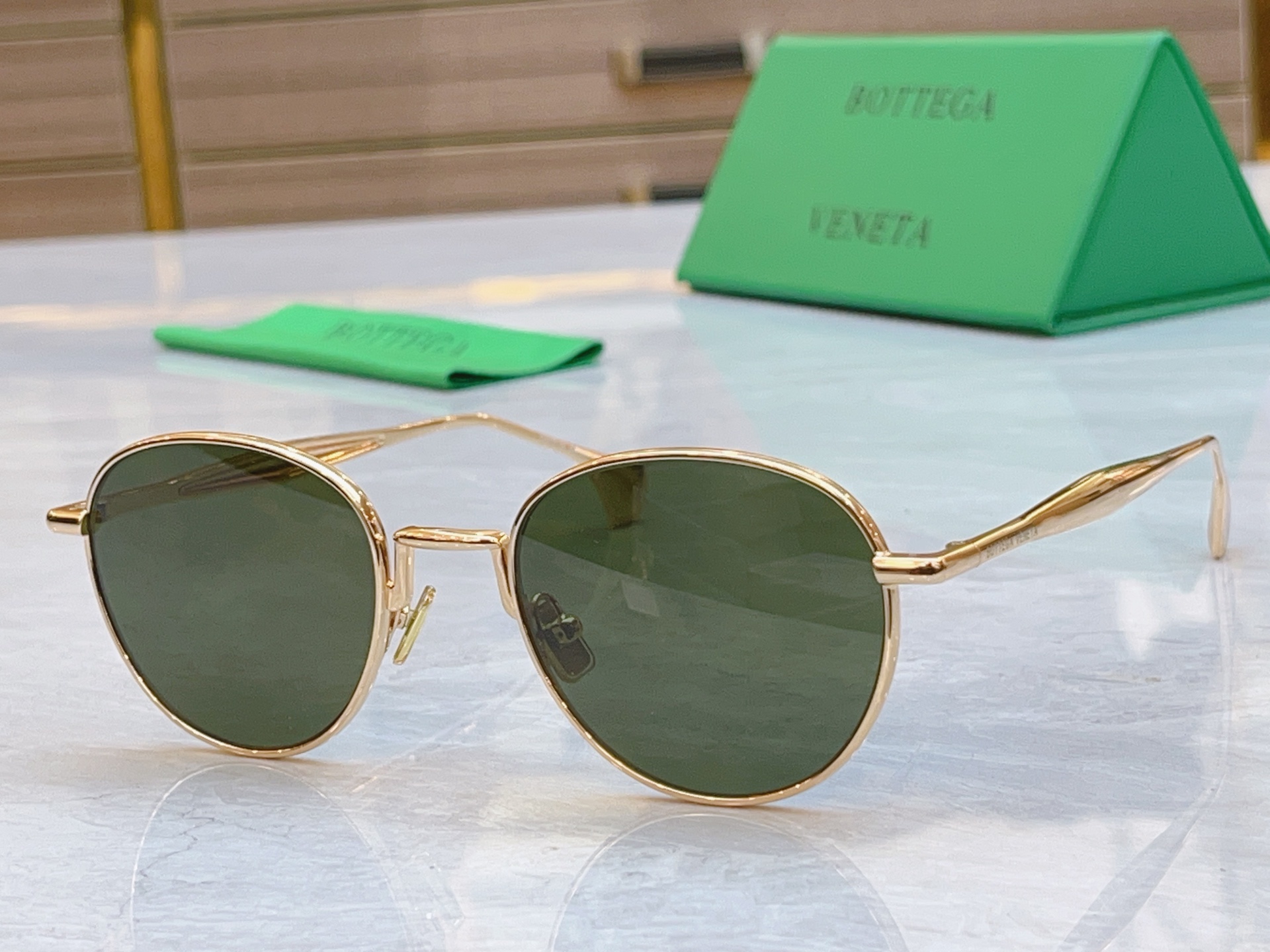 ，【BOTTEGA VENET*】宝缇*嘉新款太阳镜，MODEL：BV1396S，SIZE：53口21-