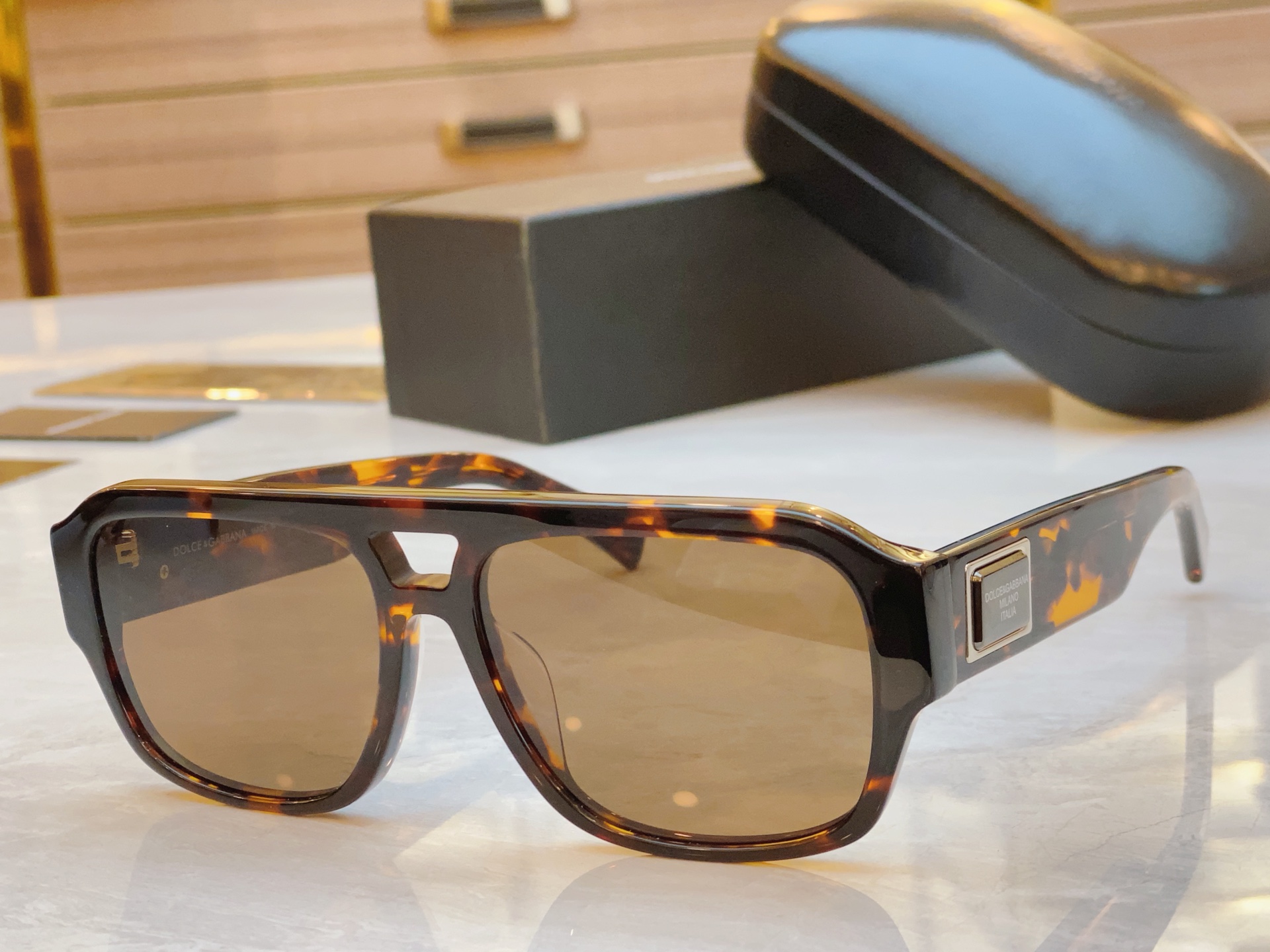 ，【DOLCE & GABBAN*】D*G新款太阳镜，MODEL：DG4506，SIZE：56口17-1