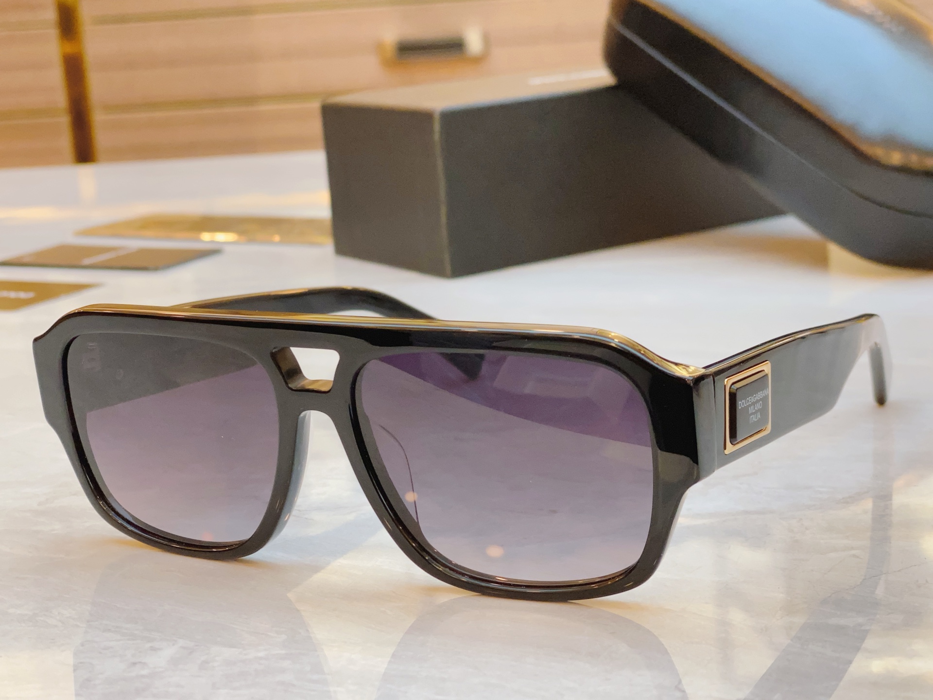 ，【DOLCE & GABBAN*】D*G新款太阳镜，MODEL：DG4506，SIZE：56口17-1