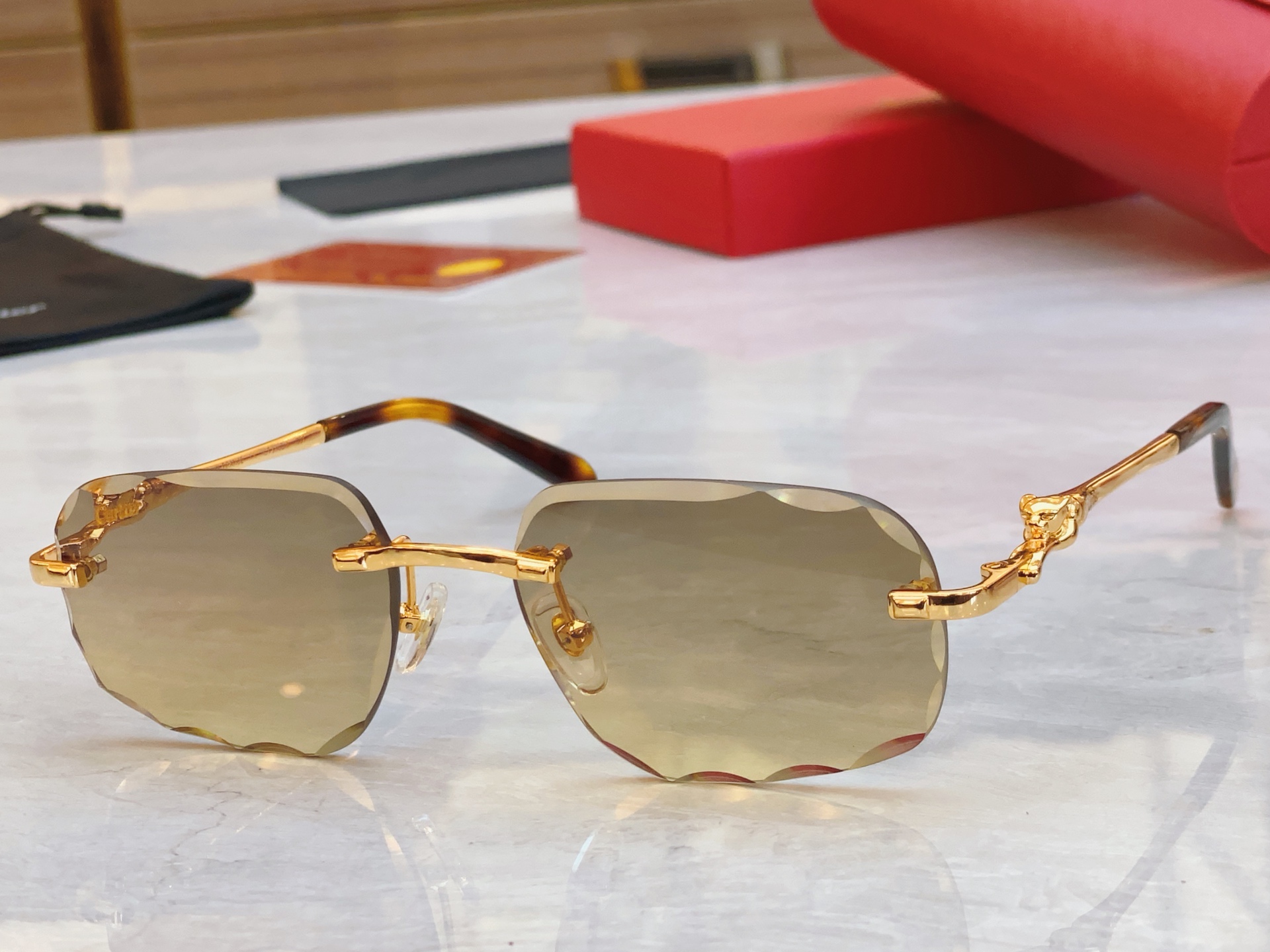 ，【CARTIE*】卡地*亚新款太阳镜，CT3365，size 56口17-135