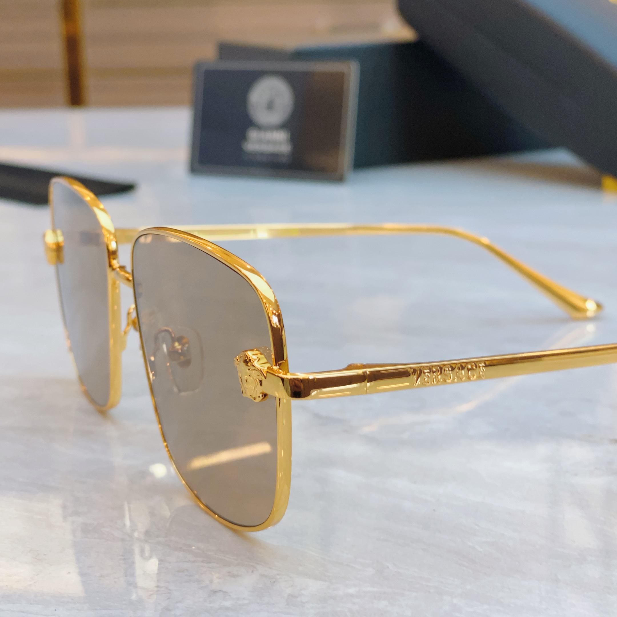 ，【VERSAC*】范思*哲新款太阳镜，MODEL：VE 2282，SIZE：58口17-142