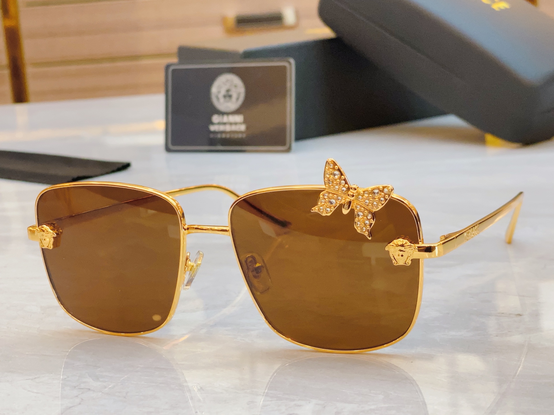 ，【VERSAC*】范思*哲新款太阳镜，MODEL：VE 2282，SIZE：58口17-142