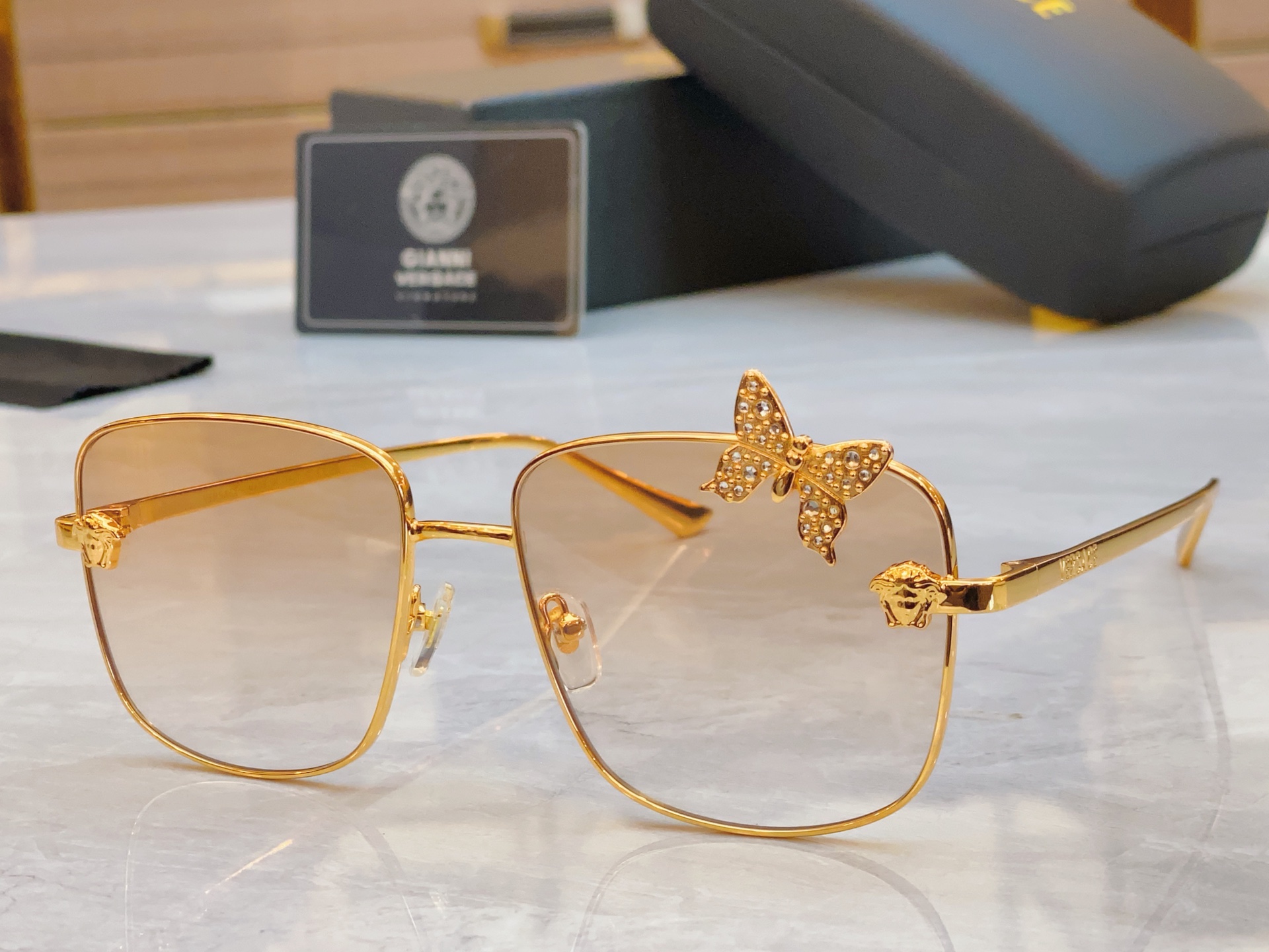 ，【VERSAC*】范思*哲新款太阳镜，MODEL：VE 2282，SIZE：58口17-142