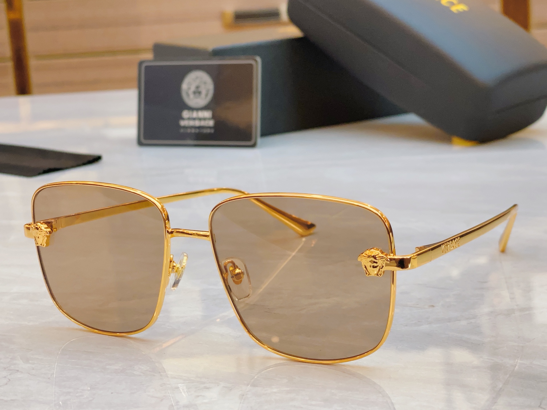 ，【VERSAC*】范思*哲新款太阳镜，MODEL：VE 2282，SIZE：58口17-142