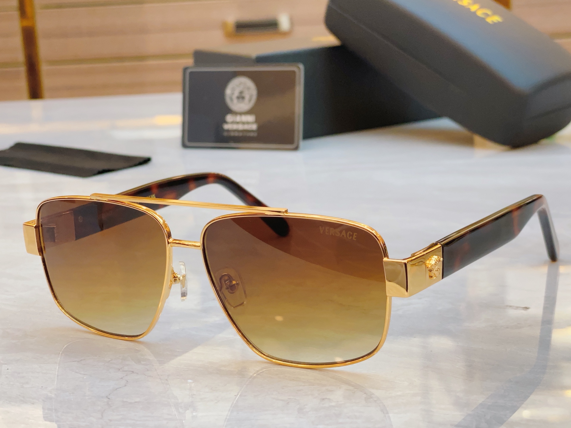 ，【VERSAC*】范思*哲新款太阳镜，MODEL：VE 6756，SIZE：61口13-145