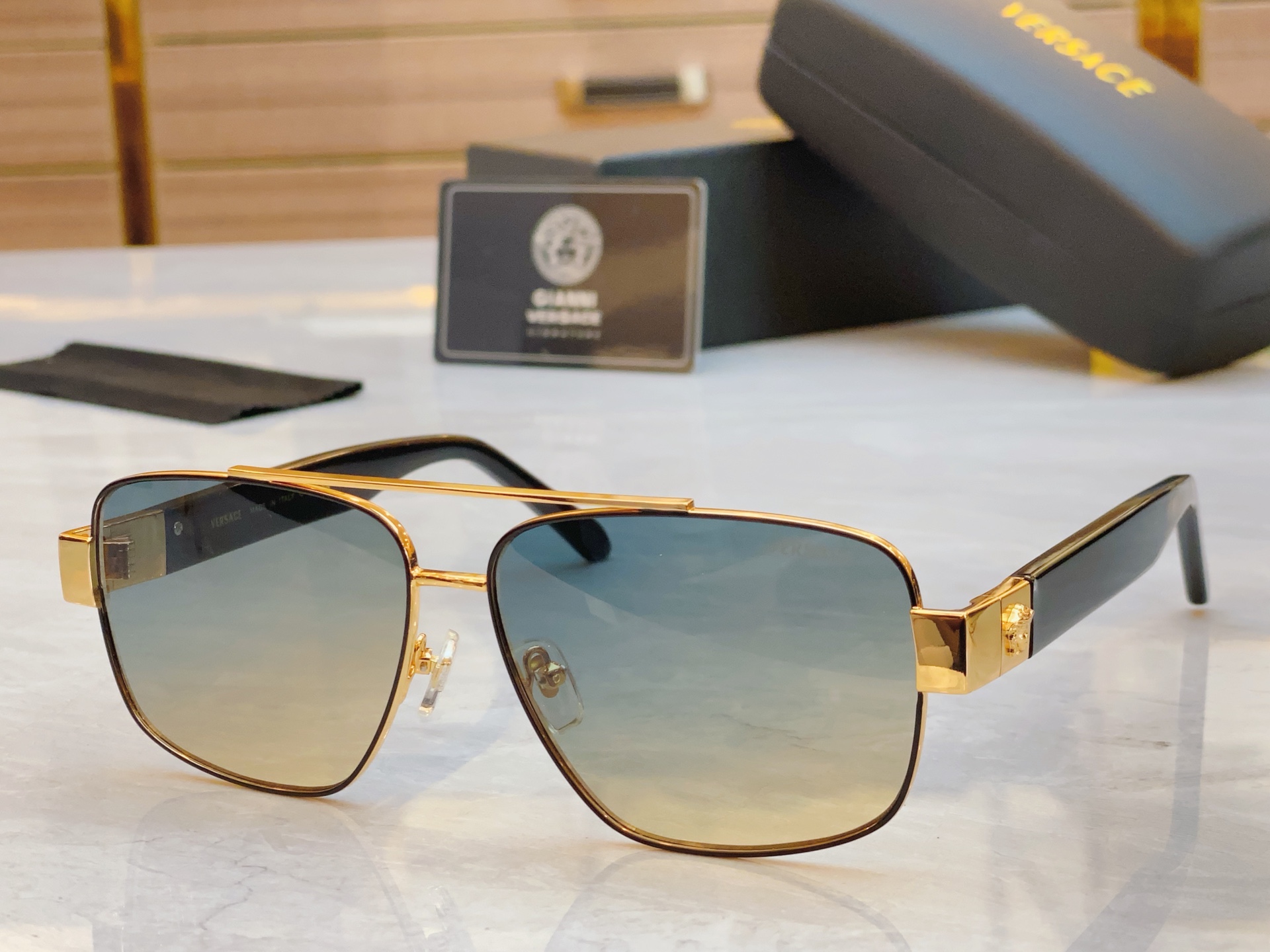 ，【VERSAC*】范思*哲新款太阳镜，MODEL：VE 6756，SIZE：61口13-145